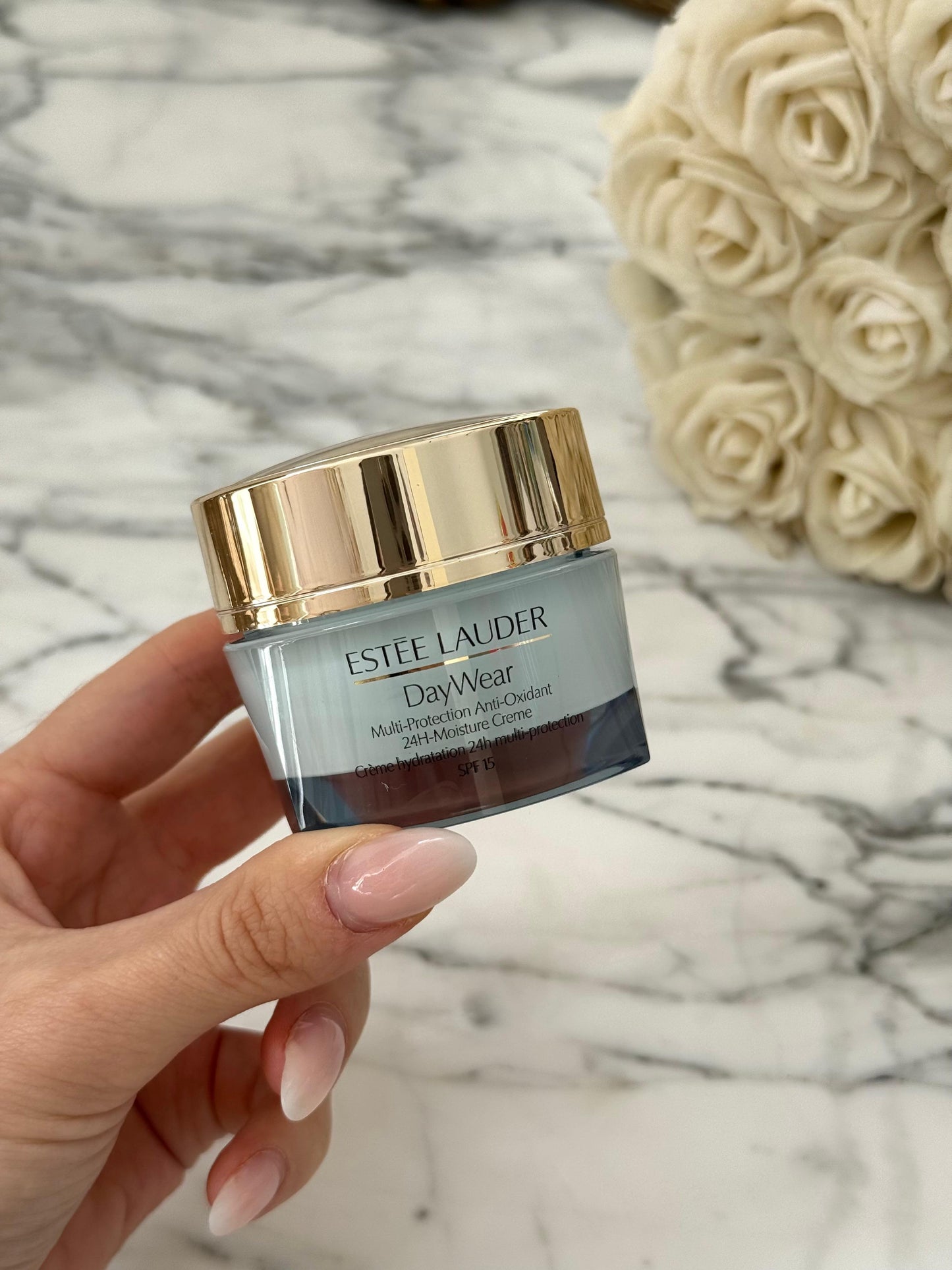ESTÉE LAUDER
DayWear Moisturizer Multi-Protection Anti-Oxidant 24H Hydratation Moisture Creme SPF15