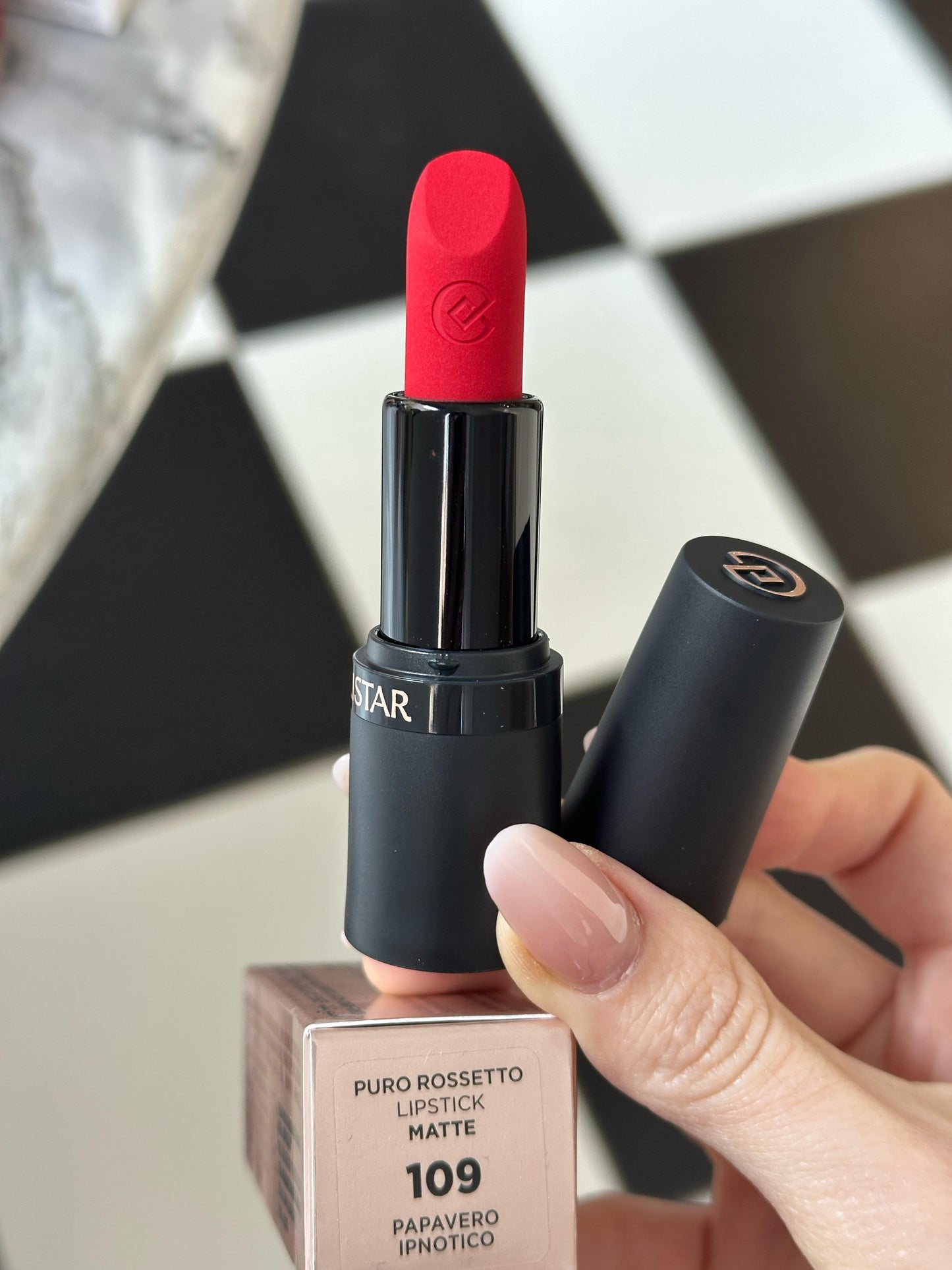COLLISTAR
Puro Matte Lipstick
Hydrated Lips With a Long-Lasting Matte Finish