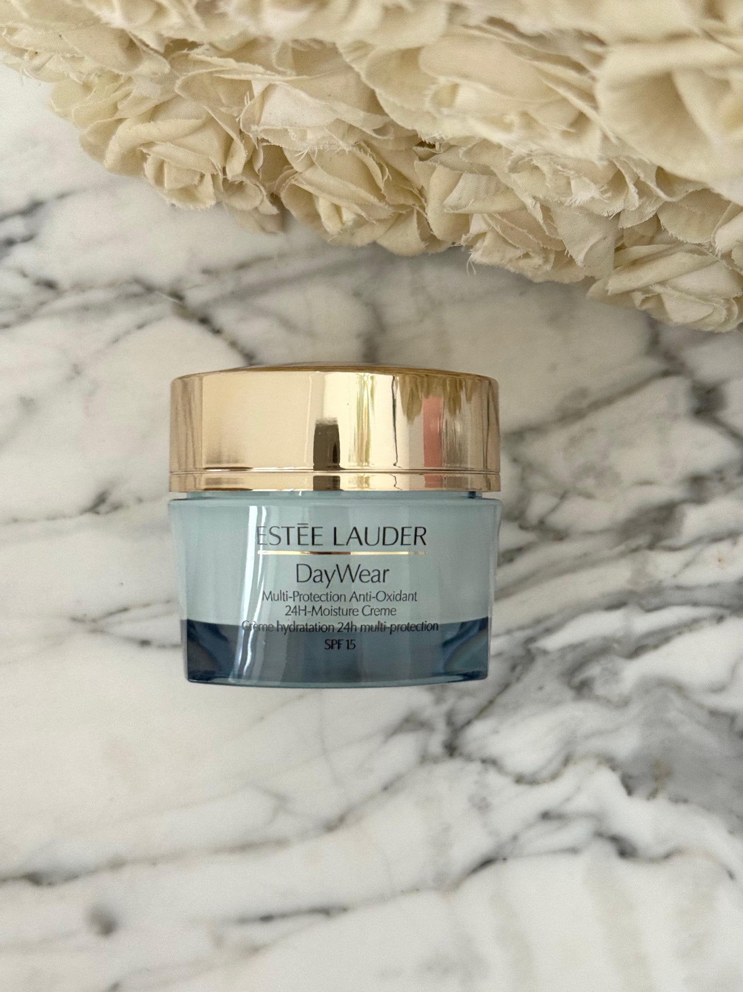 ESTÉE LAUDER
DayWear Moisturizer Multi-Protection Anti-Oxidant 24H Hydratation Moisture Creme SPF15