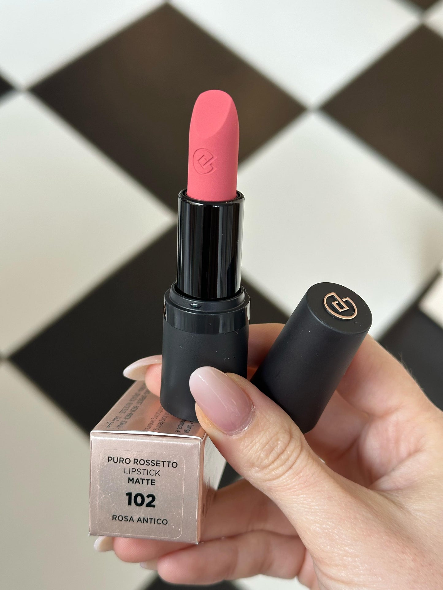 COLLISTAR
Puro Matte Lipstick
Hydrated Lips With a Long-Lasting Matte Finish