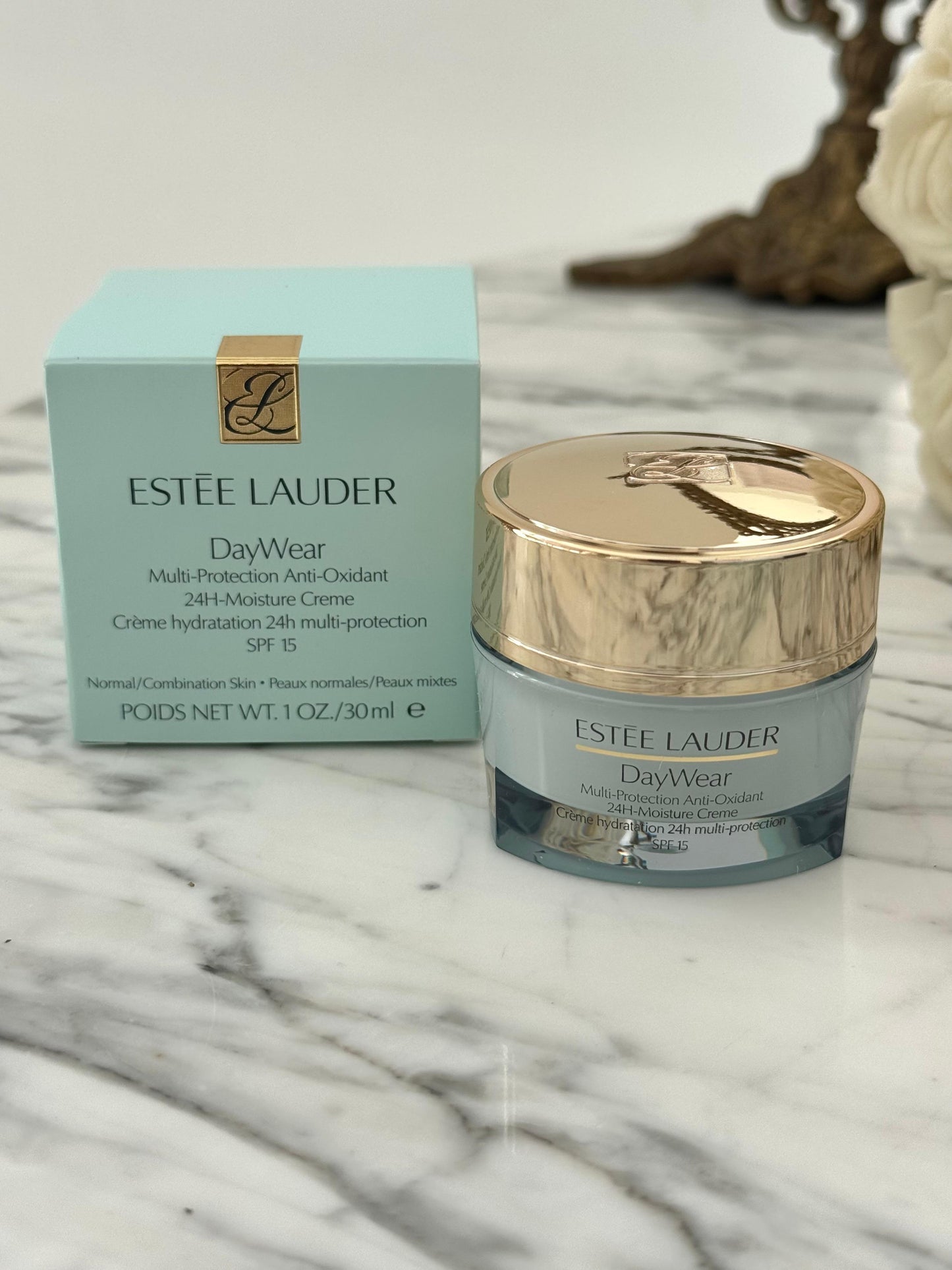 ESTÉE LAUDER
DayWear Moisturizer Multi-Protection Anti-Oxidant 24H Hydratation Moisture Creme SPF15