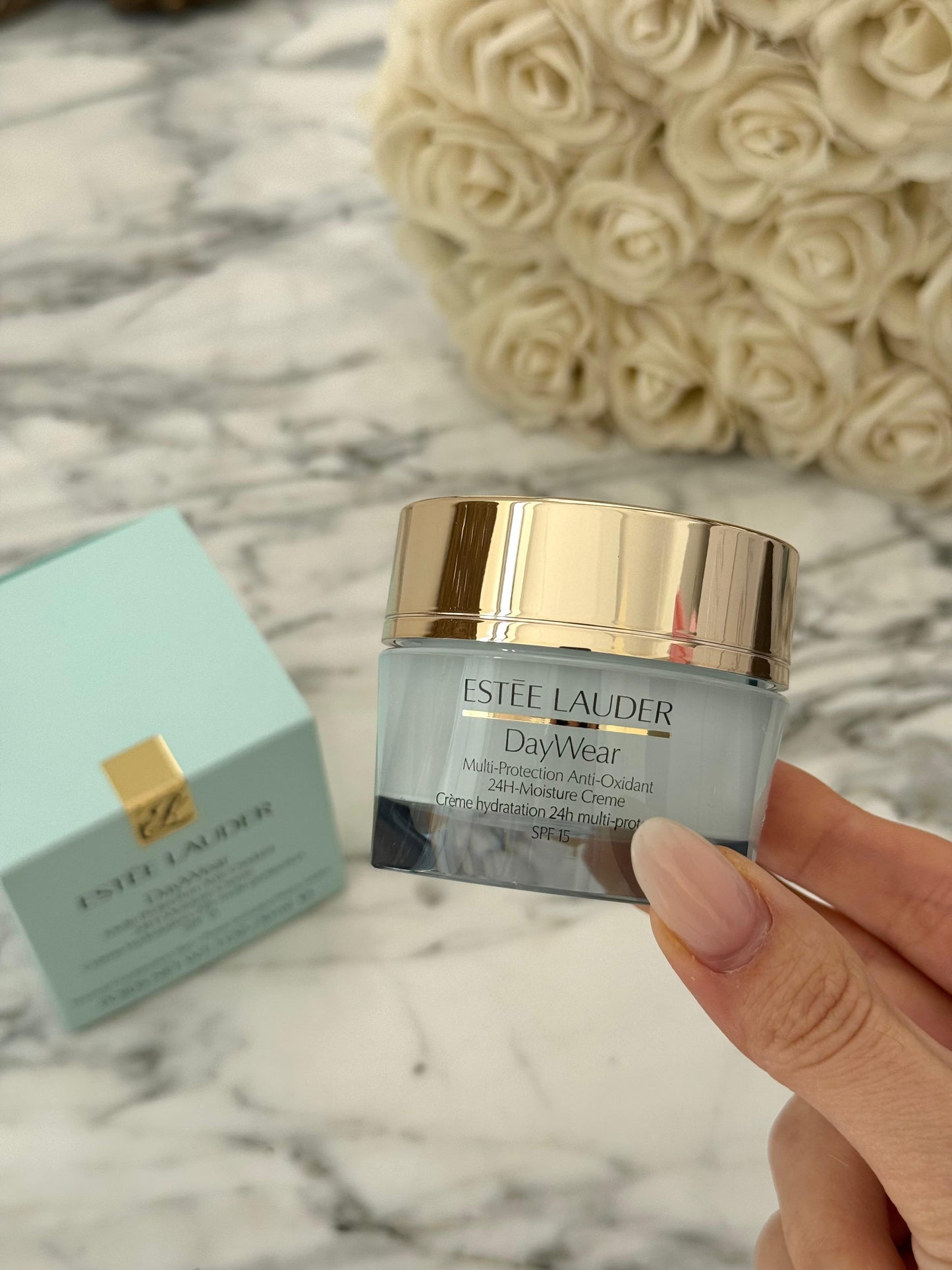 ESTÉE LAUDER
DayWear Moisturizer Multi-Protection Anti-Oxidant 24H Hydratation Moisture Creme SPF15