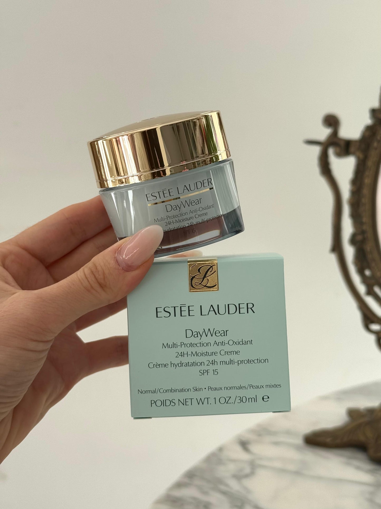 ESTÉE LAUDER
DayWear Moisturizer Multi-Protection Anti-Oxidant 24H Hydratation Moisture Creme SPF15