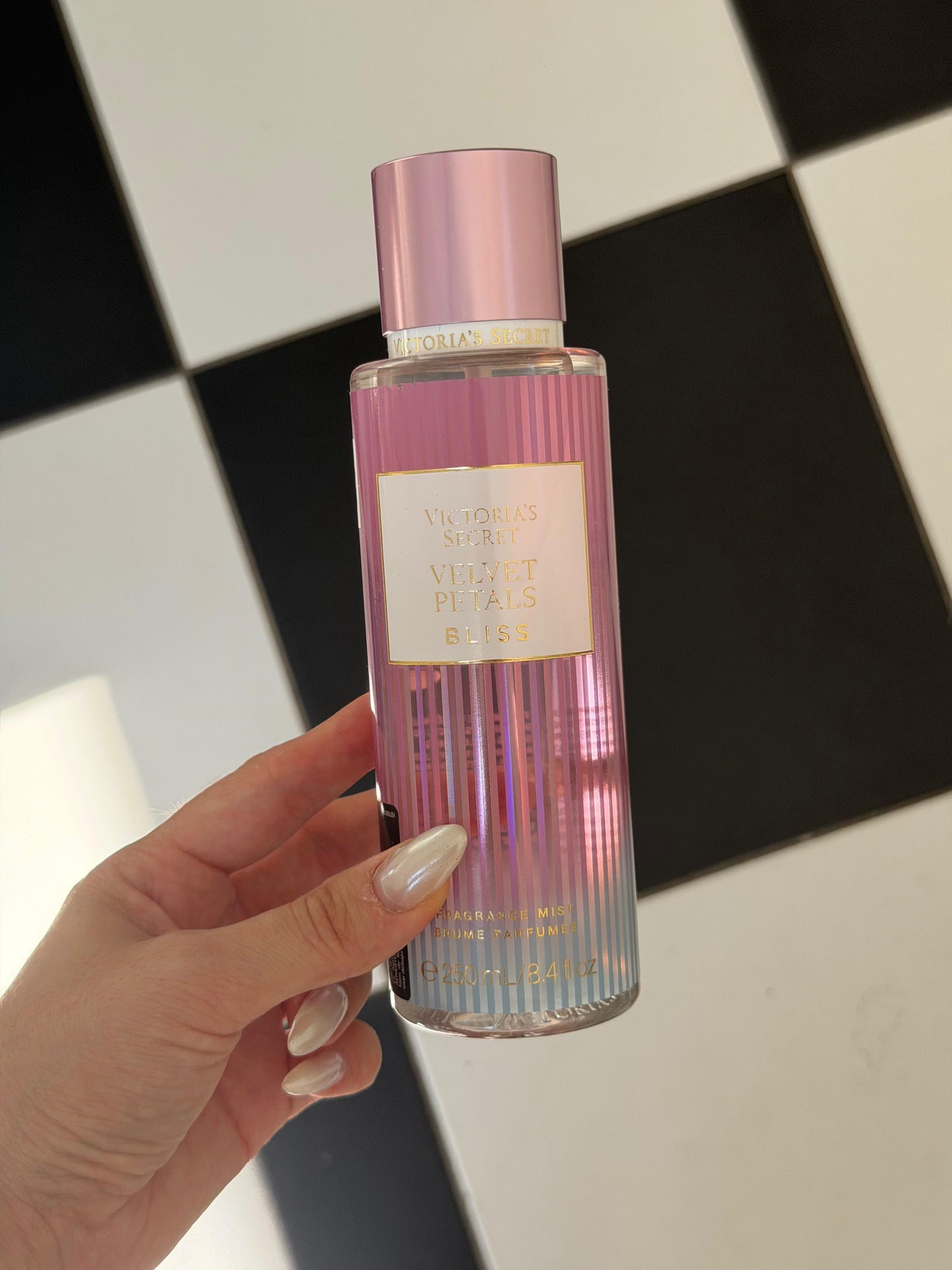 VICTORIA’S SECRET Velvet Petals Bliss
Fragrance Mist