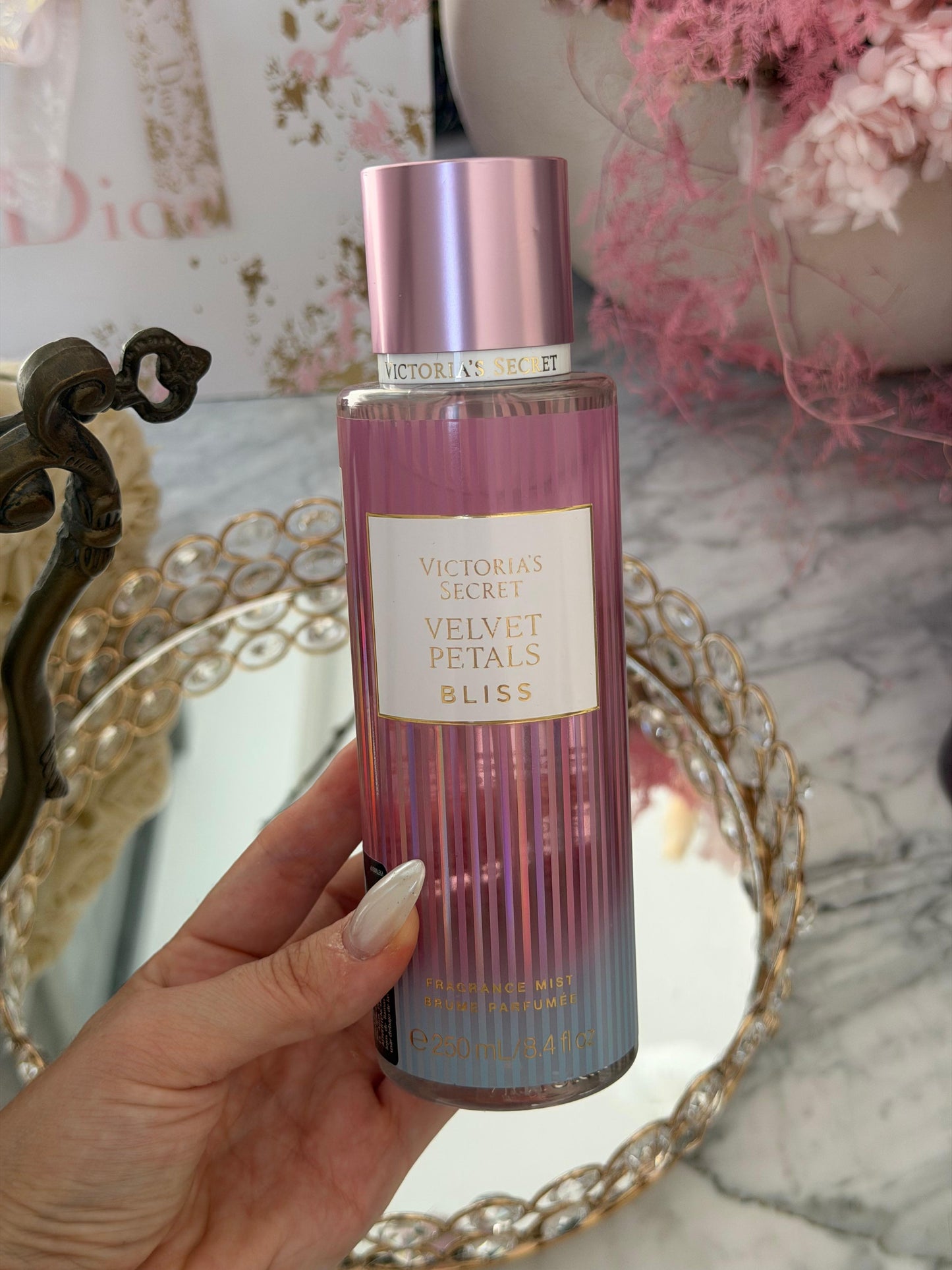 VICTORIA’S SECRET Velvet Petals Bliss
Fragrance Mist
