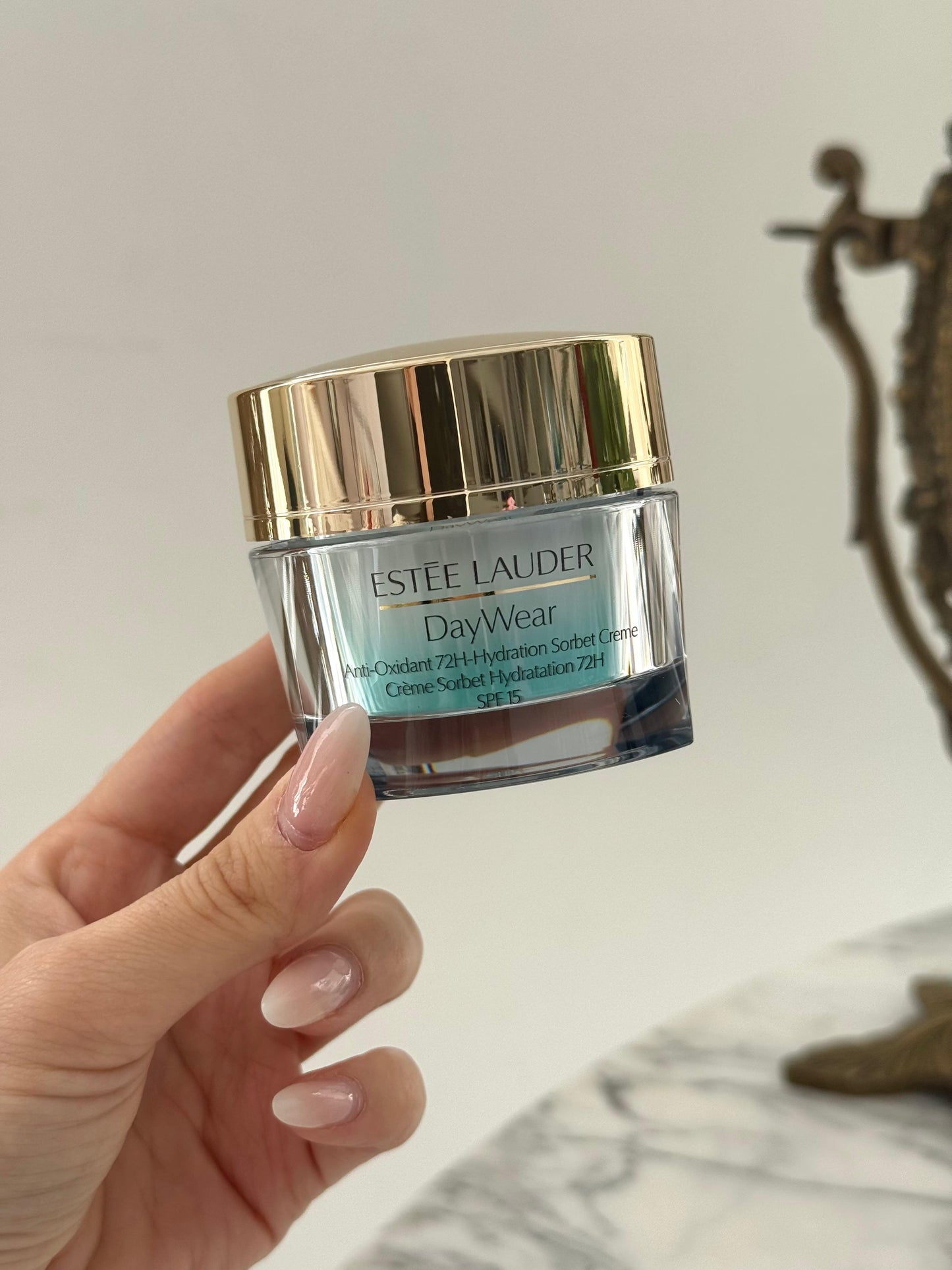 ESTÉE LAUDER DayWear Moisturizer
Anti-Oxidant 72H-Hydration Sorbet Creme SPF15