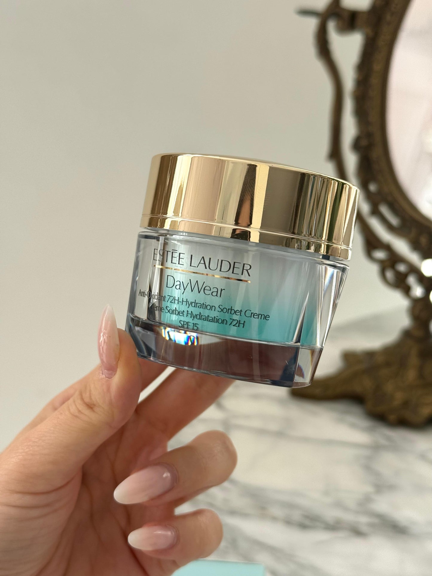 ESTÉE LAUDER DayWear Moisturizer
Anti-Oxidant 72H-Hydration Sorbet Creme SPF15