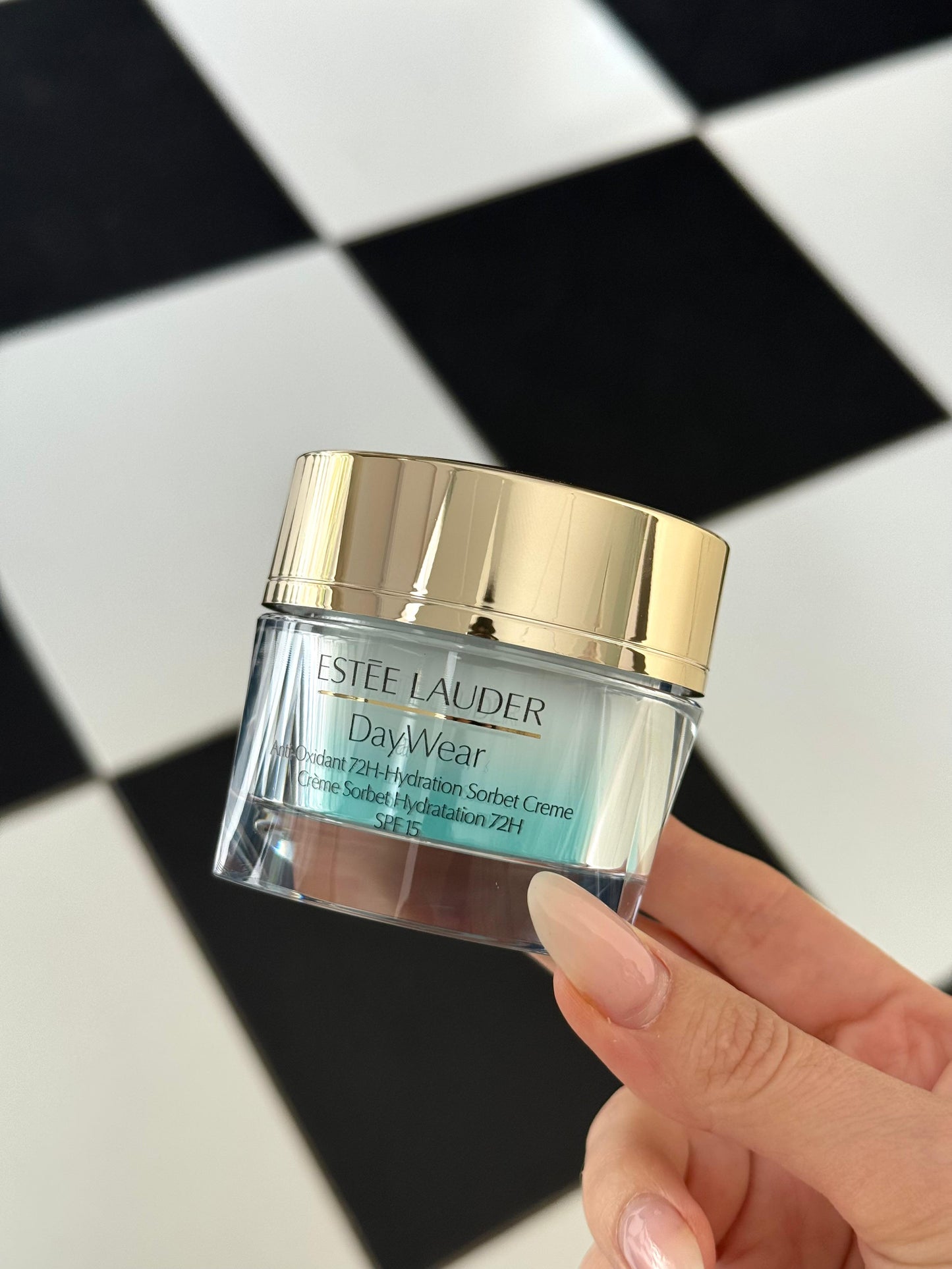 ESTÉE LAUDER DayWear Moisturizer
Anti-Oxidant 72H-Hydration Sorbet Creme SPF15