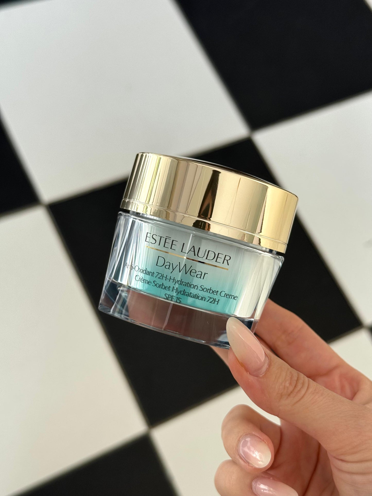 ESTÉE LAUDER DayWear Moisturizer
Anti-Oxidant 72H-Hydration Sorbet Creme SPF15