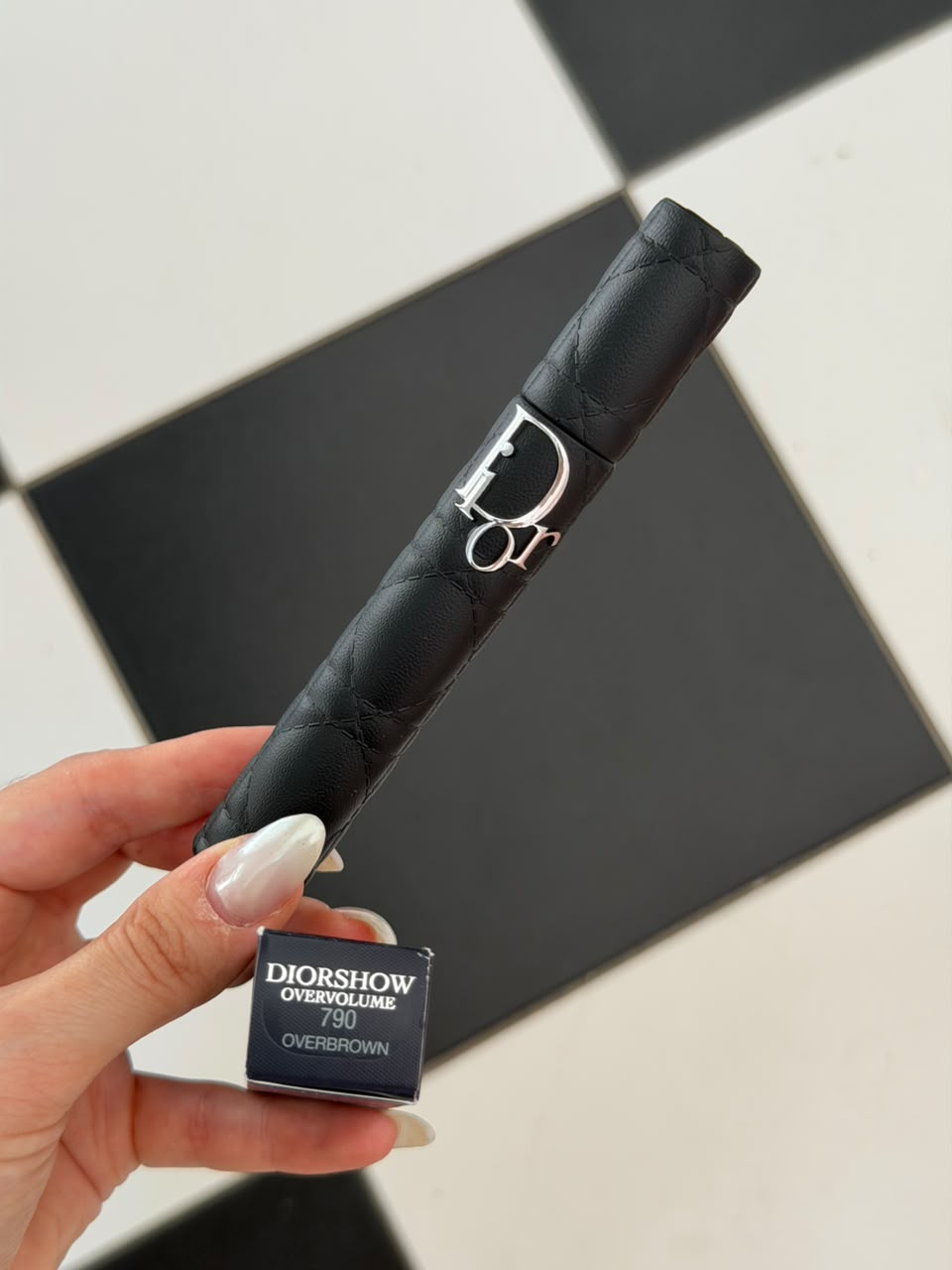 DIOR Diorshow Overvolume (790)
24-Hour Extreme Volume Mascara – Lash-by-Lash Fan Effect