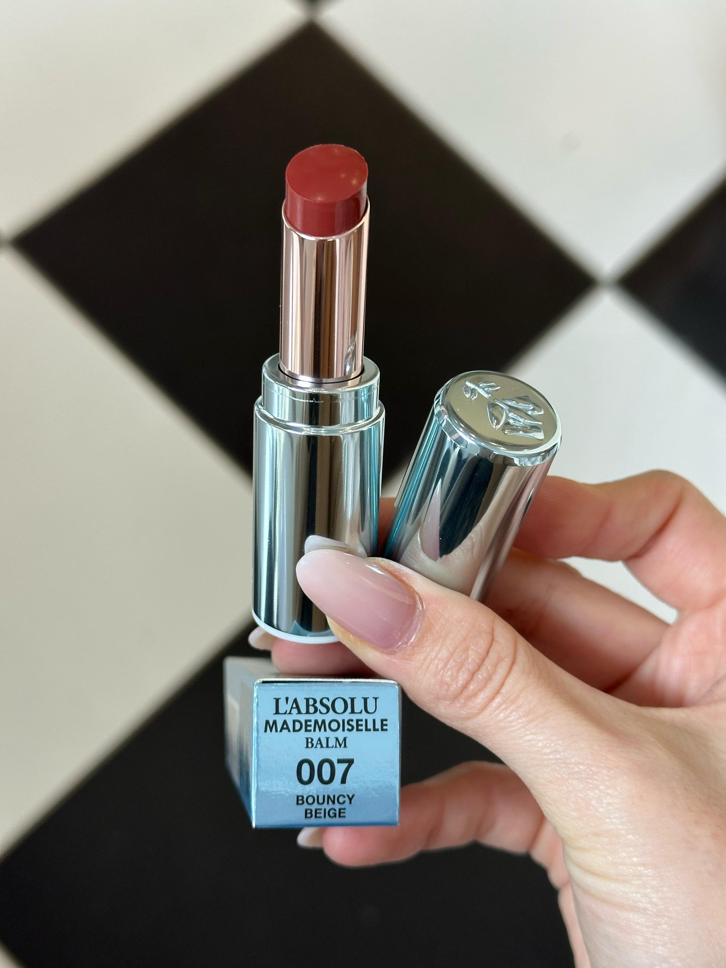 LANCÔME L'Absolu Mademoiselle Balm Plumping Effect
Tinted Hydrating Lip Balm (007)