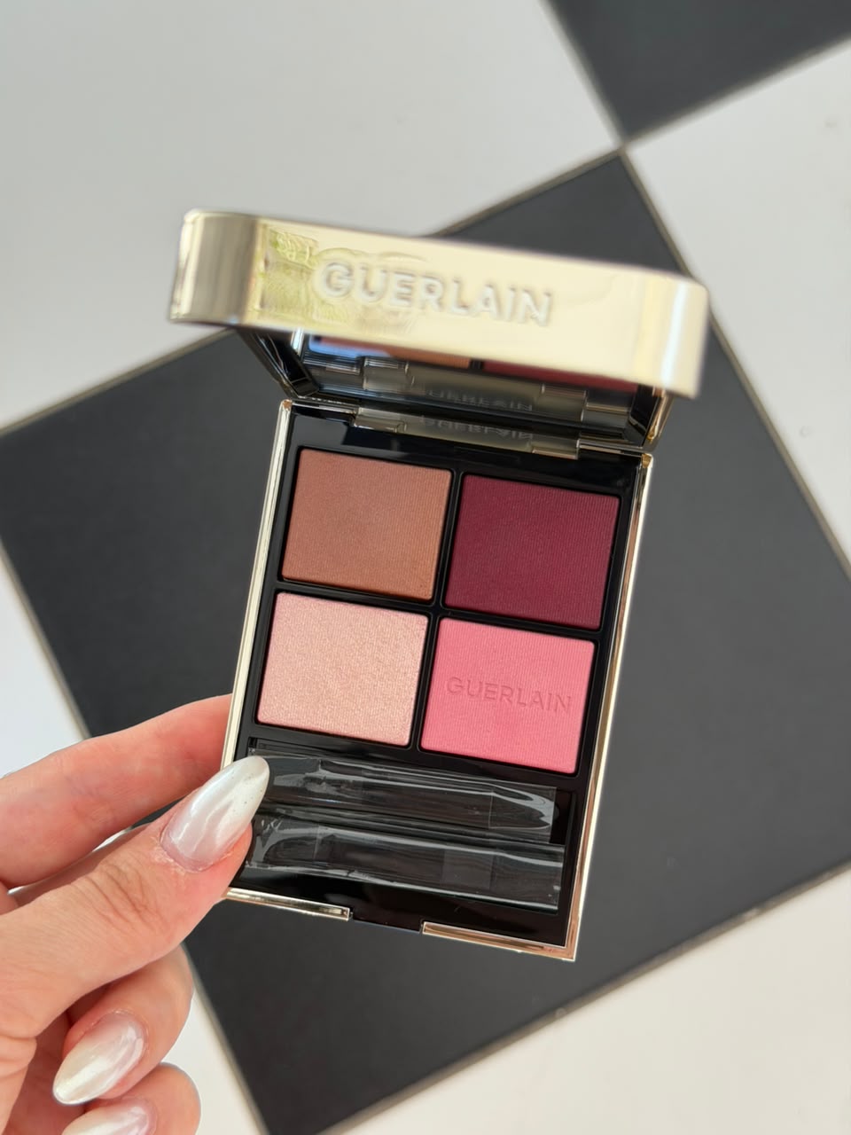 GUERLAIN Ombres G
Eyeshadow Quad
Multi-Effect, High Color & Long Wear (530)