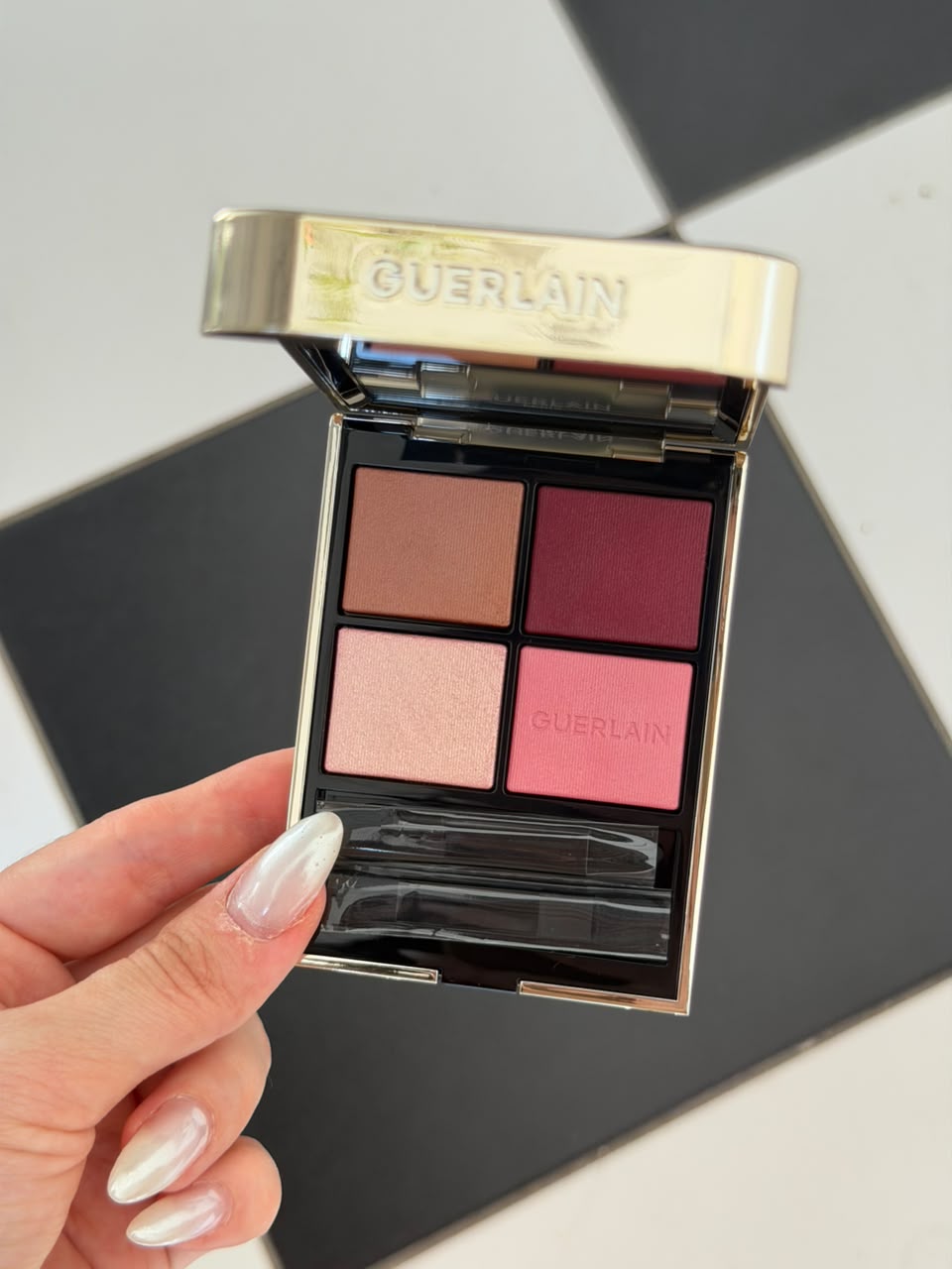 GUERLAIN Ombres G
Eyeshadow Quad
Multi-Effect, High Color & Long Wear (530)