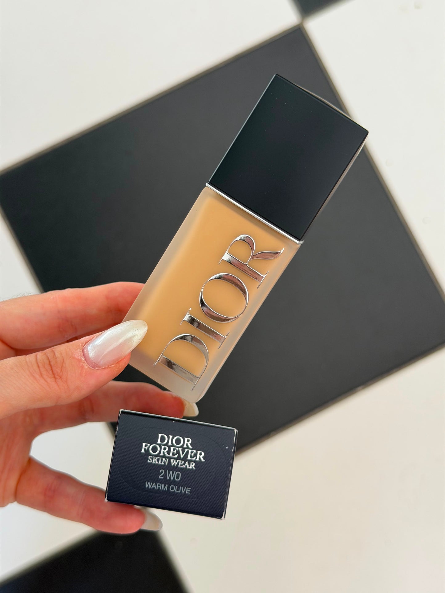 DIOR Forever Skin Wear
Blurring Natural Matte Foundation - 24h Ultra Wear - No-Transfer - Triple-Action Care - SPF25 PA+++