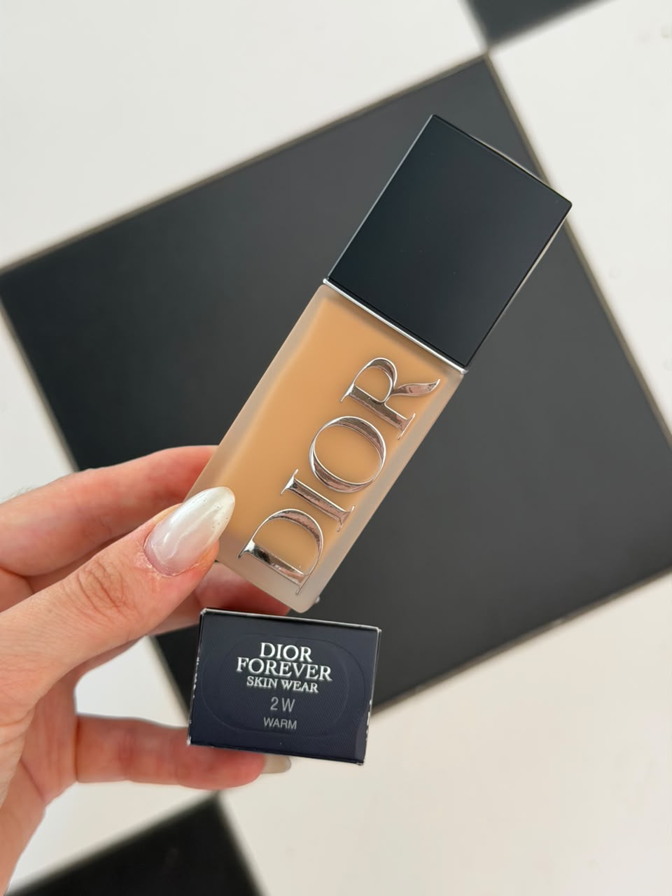 DIOR Forever Skin Wear
Blurring Natural Matte Foundation - 24h Ultra Wear - No-Transfer - Triple-Action Care - SPF25 PA+++