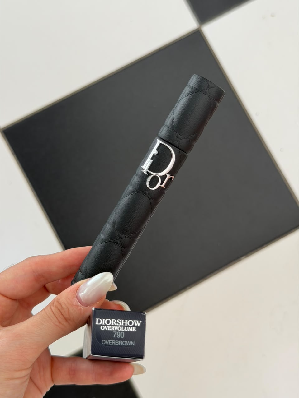 DIOR Diorshow Overvolume (790)
24-Hour Extreme Volume Mascara – Lash-by-Lash Fan Effect