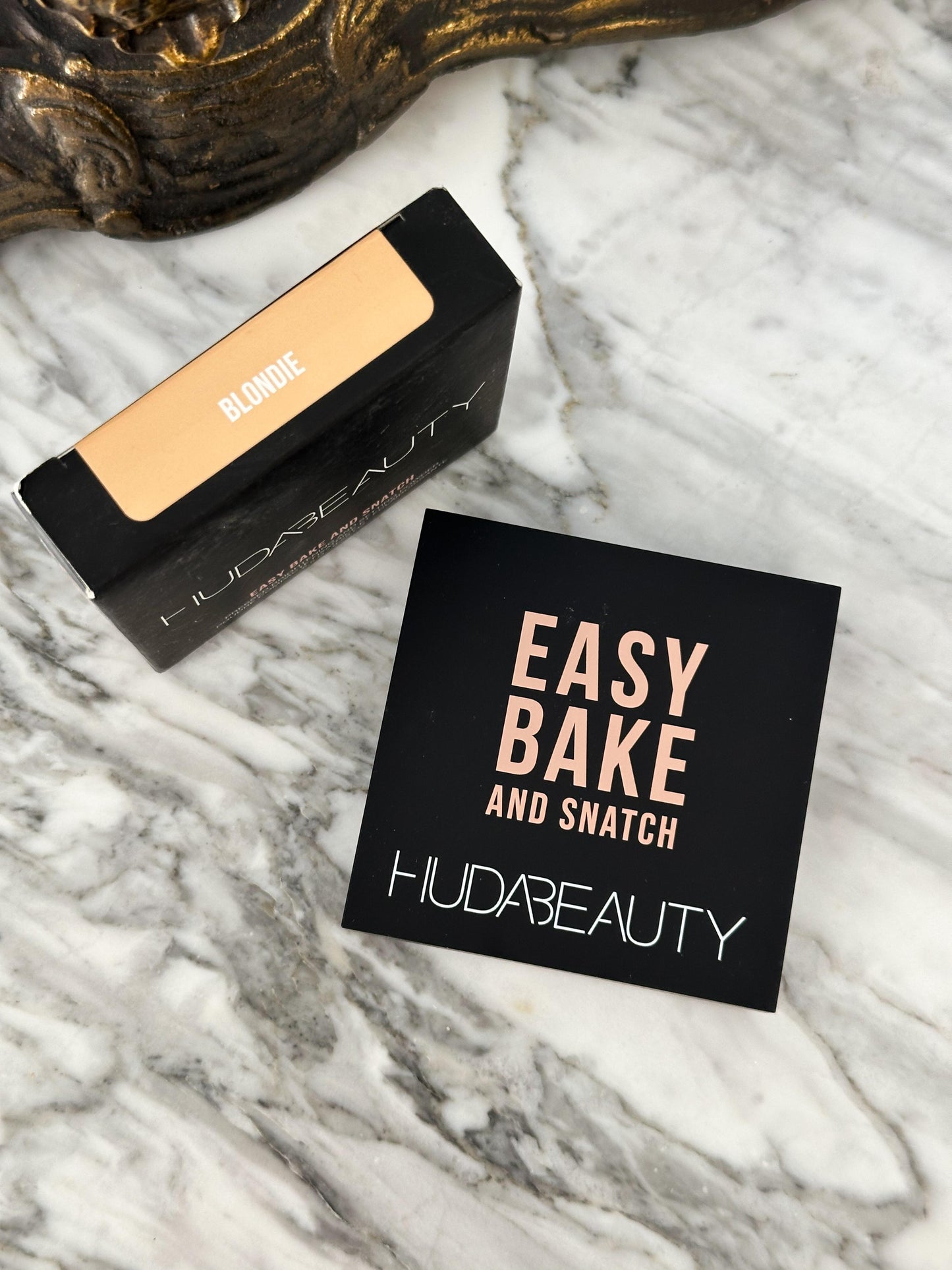 HUDA BEAUTY Easy Bake and Snatch Pressed Brightening and Setting Powder