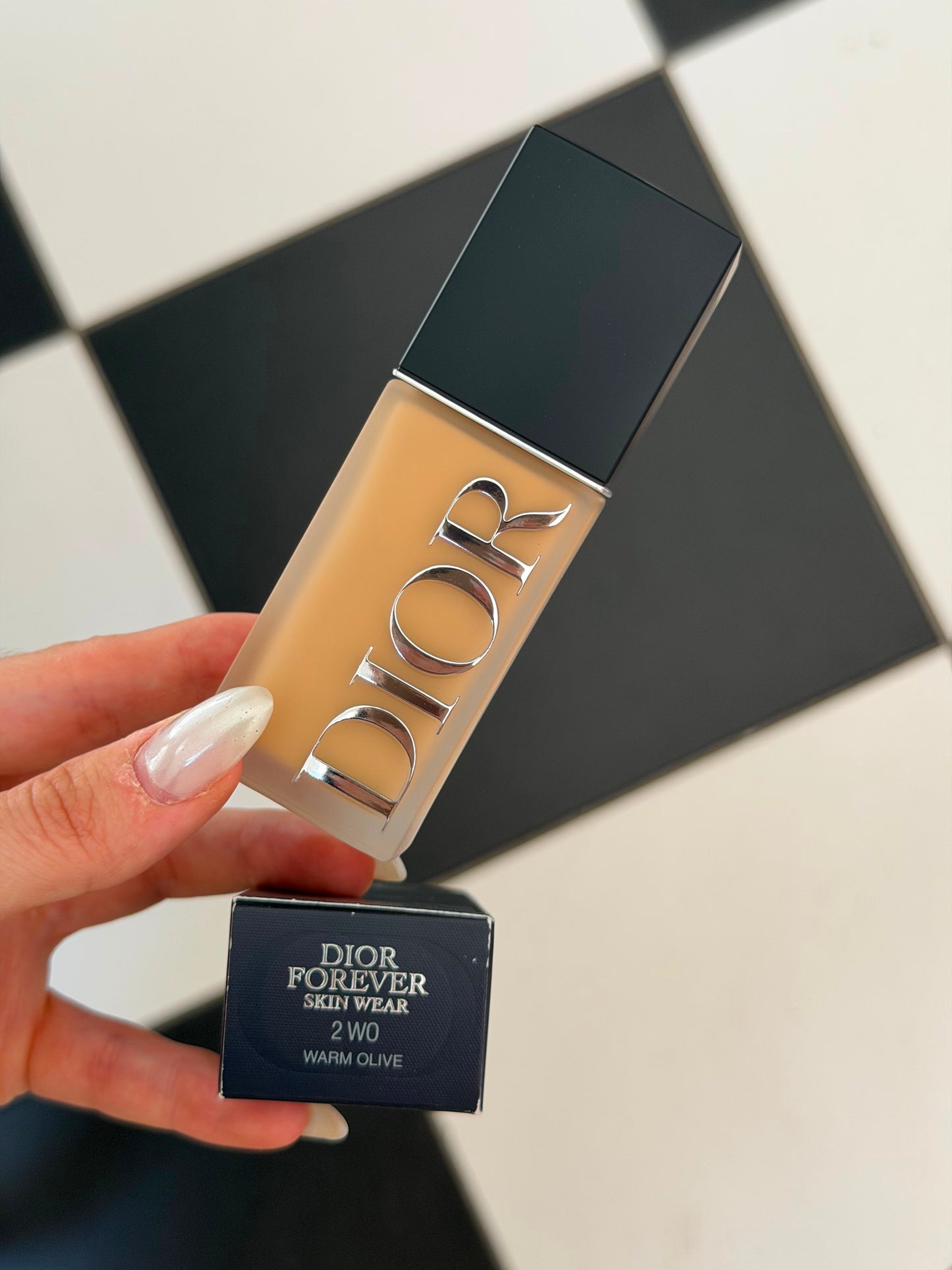 DIOR Forever Skin Wear
Blurring Natural Matte Foundation - 24h Ultra Wear - No-Transfer - Triple-Action Care - SPF25 PA+++