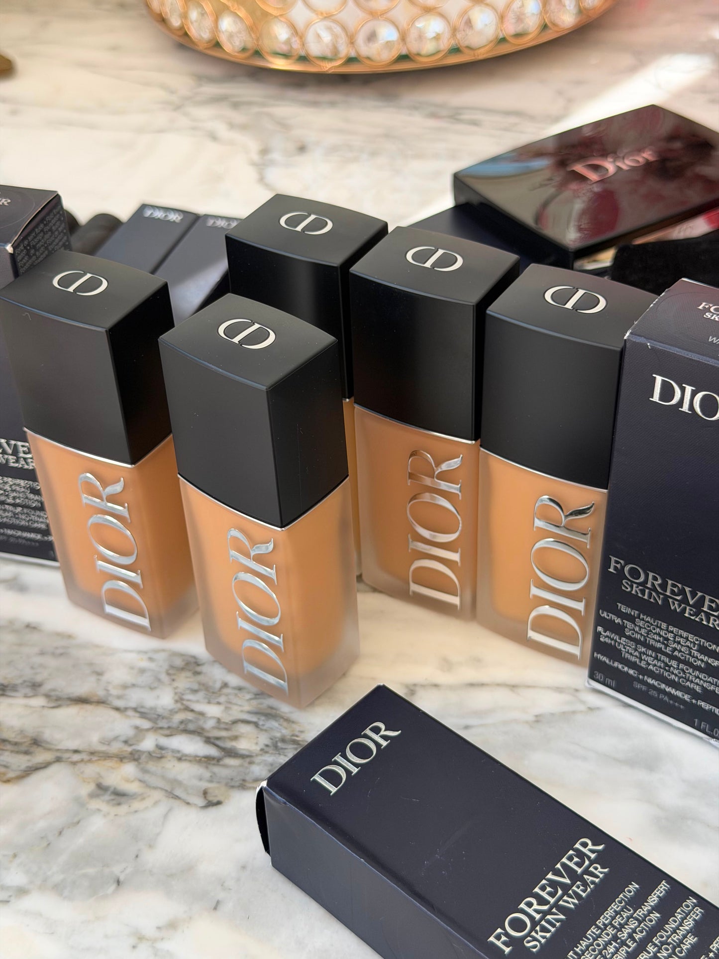DIOR Forever Skin Wear
Blurring Natural Matte Foundation - 24h Ultra Wear - No-Transfer - Triple-Action Care - SPF25 PA+++
