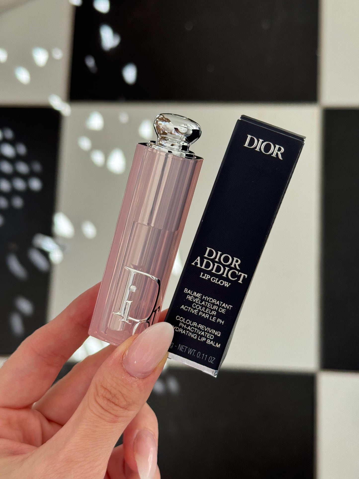 DIOR Addict Lip Glow - 001 Pink
48-Hour Hydrating Lip Balm - pH-Activated Color