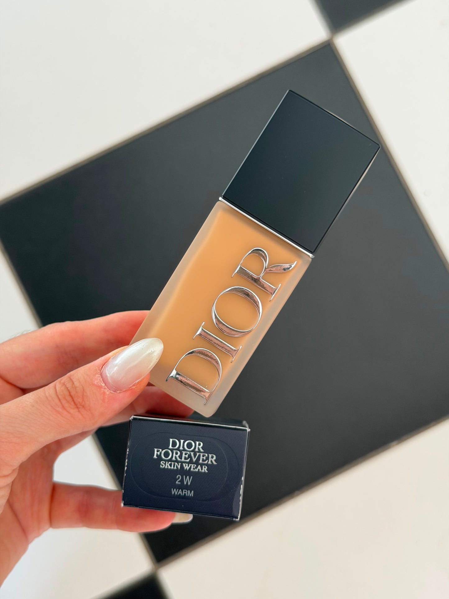 DIOR Forever Skin Wear
Blurring Natural Matte Foundation - 24h Ultra Wear - No-Transfer - Triple-Action Care - SPF25 PA+++