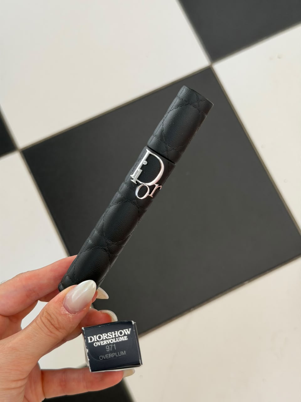 DIOR Diorshow Overvolume (971)
24-Hour Extreme Volume Mascara – Lash-by-Lash Fan Effect