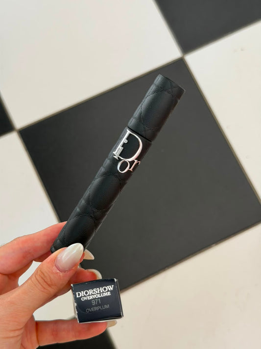 DIOR Diorshow Overvolume (971)
24-Hour Extreme Volume Mascara – Lash-by-Lash Fan Effect