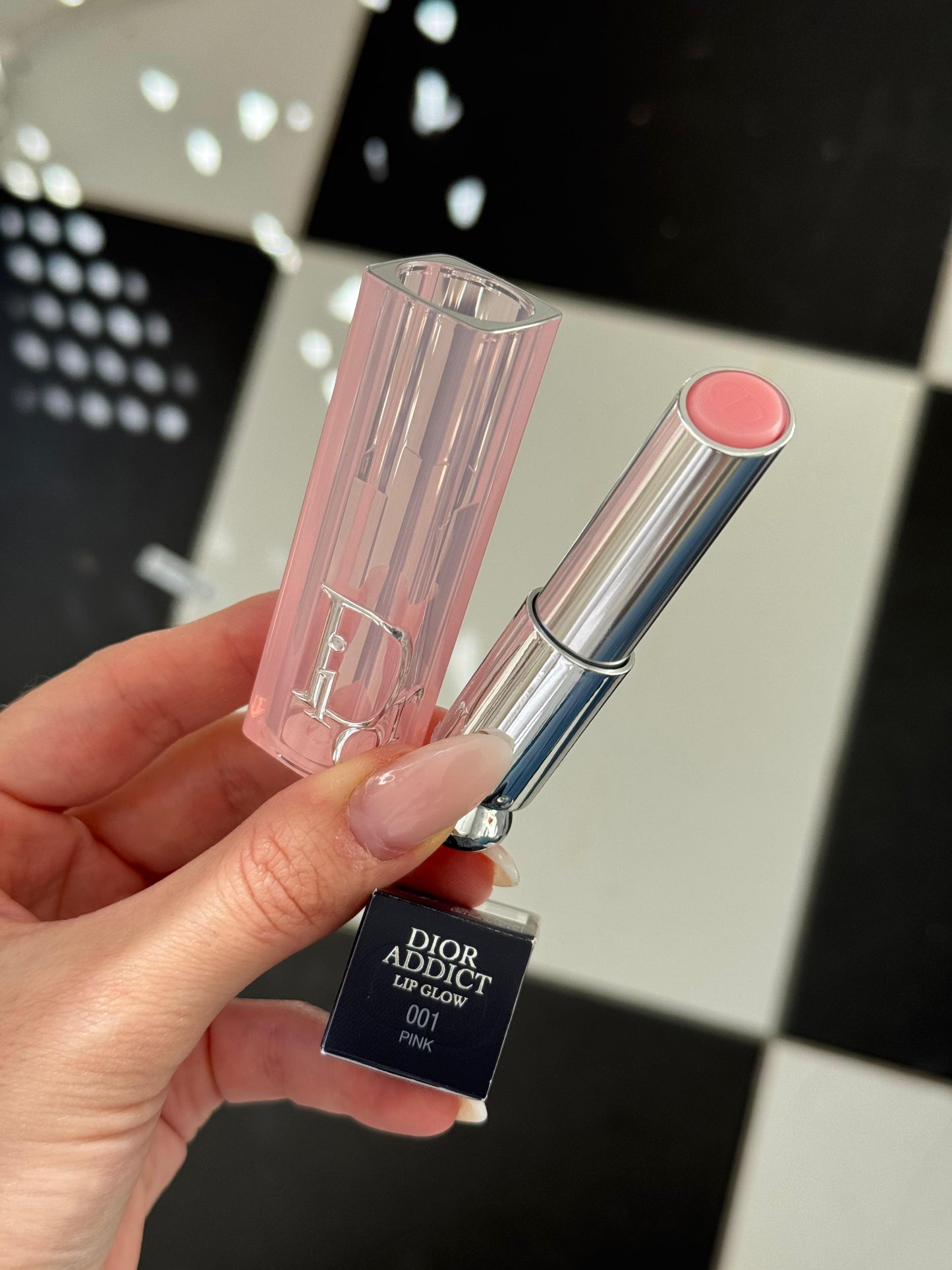 DIOR Addict Lip Glow - 001 Pink
48-Hour Hydrating Lip Balm - pH-Activated Color