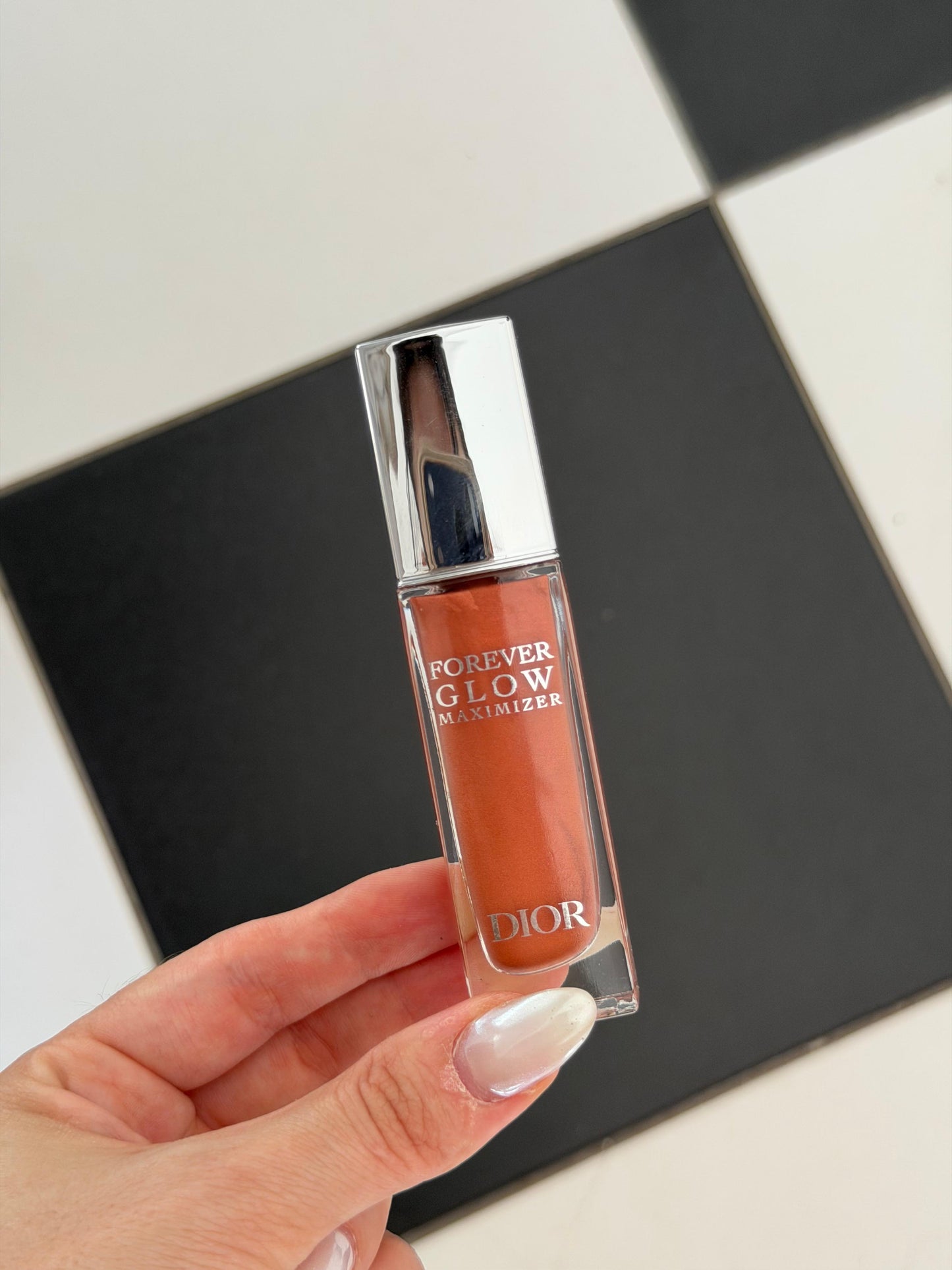 DIOR Forever Glow Maximizer (Copper)
Liquid Highlighter - Long Wear - Intense Luminous And Multi-Use