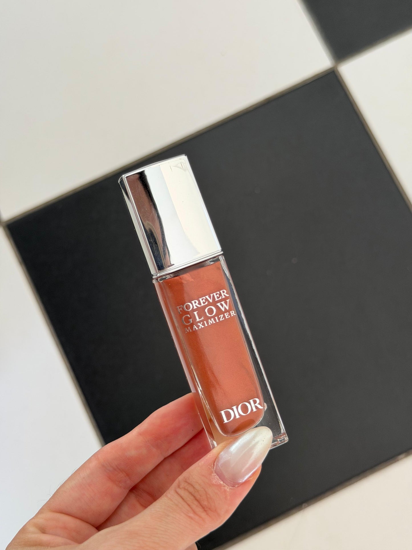DIOR Forever Glow Maximizer (Copper)
Liquid Highlighter - Long Wear - Intense Luminous And Multi-Use