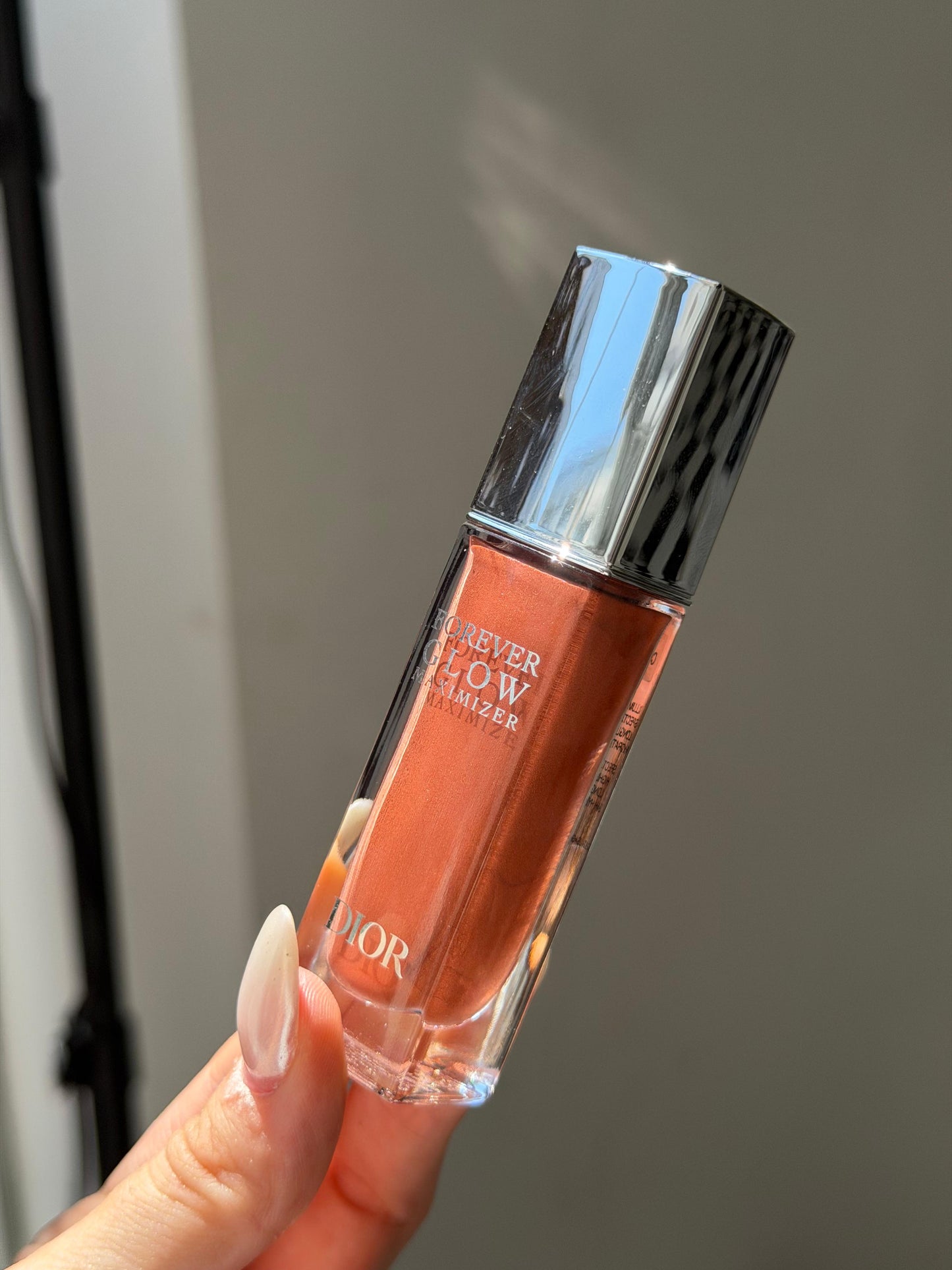 DIOR Forever Glow Maximizer (Copper)
Liquid Highlighter - Long Wear - Intense Luminous And Multi-Use