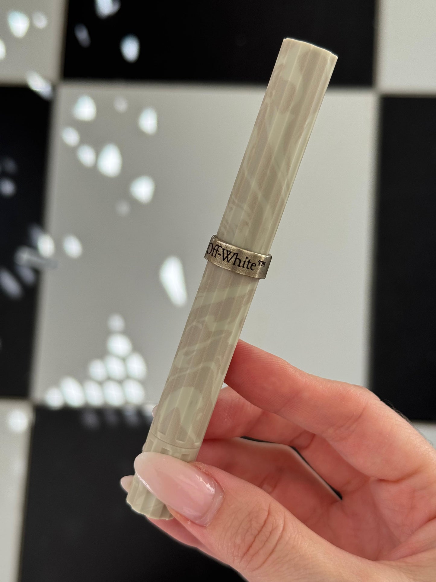 OFF WHITE Paperwork Imprint Face & Body Solid Pigment - Lucid