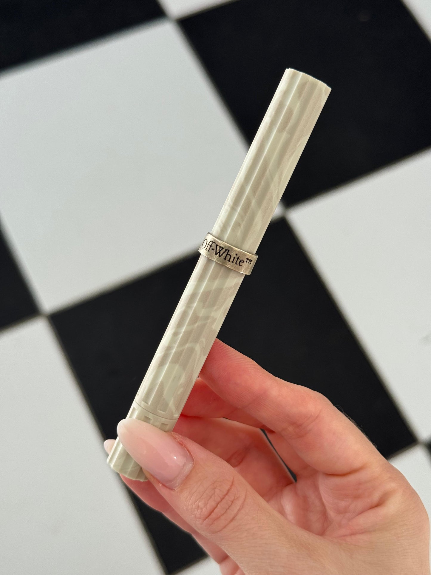 OFF WHITE Paperwork Imprint Face & Body Solid Pigment - Lucid