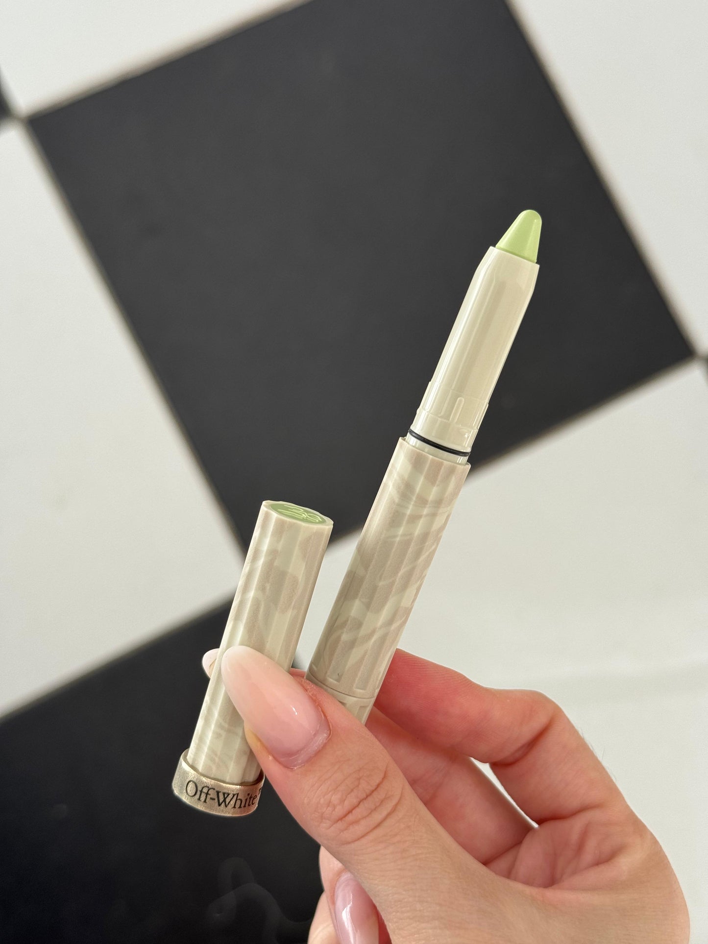 OFF WHITE Paperwork Imprint Face & Body Solid Pigment - Lucid