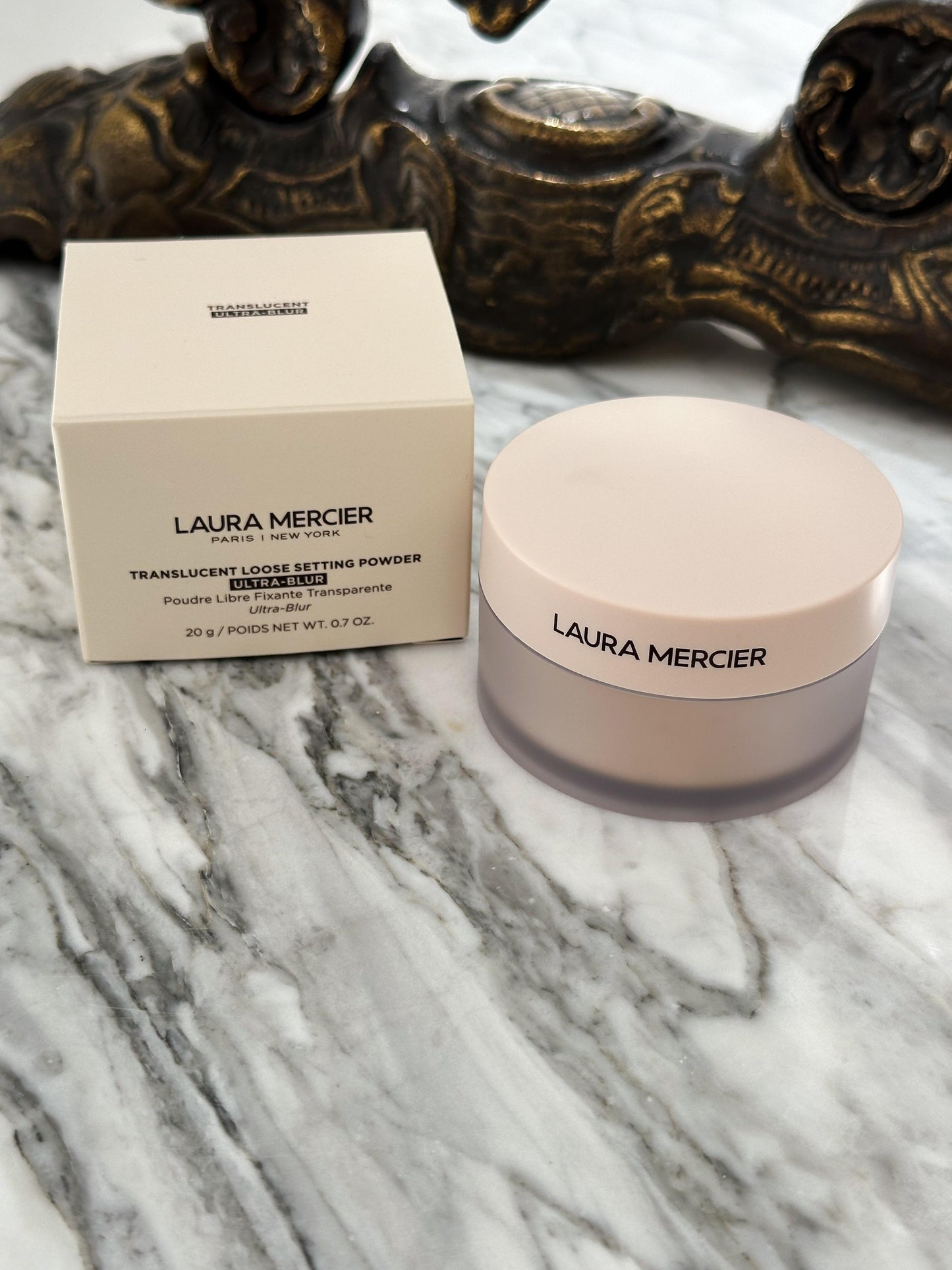 LAURA MERCIER
Translucent Loose Setting Powder
24H Shine Control - Matte Finish