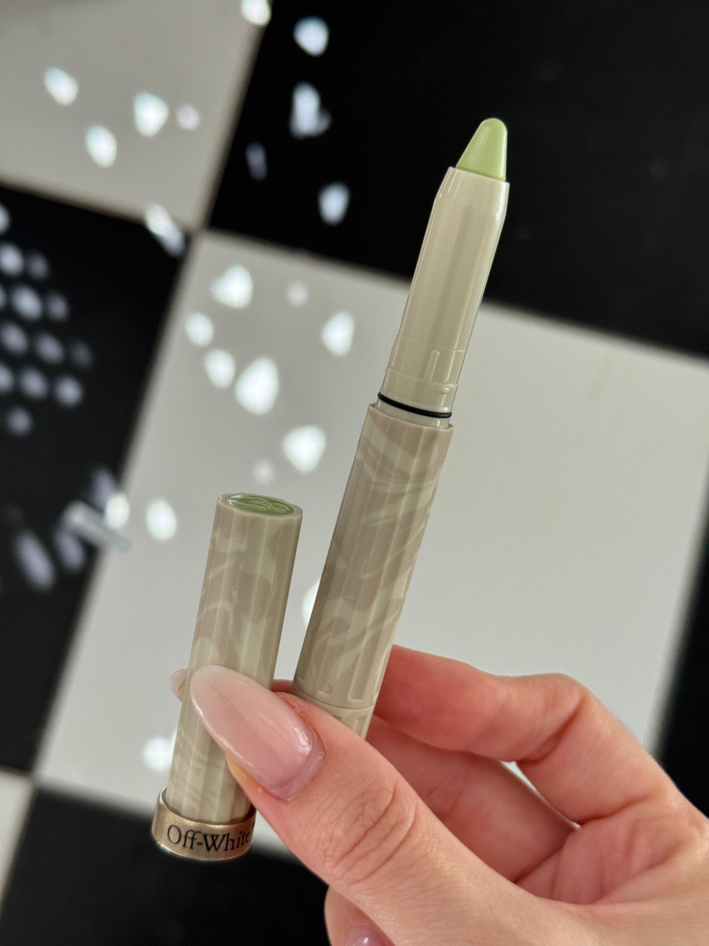 OFF WHITE Paperwork Imprint Face & Body Solid Pigment - Lucid