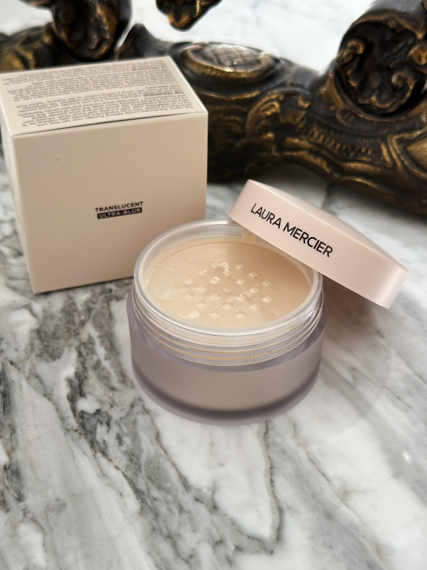 LAURA MERCIER
Translucent Loose Setting Powder
24H Shine Control - Matte Finish