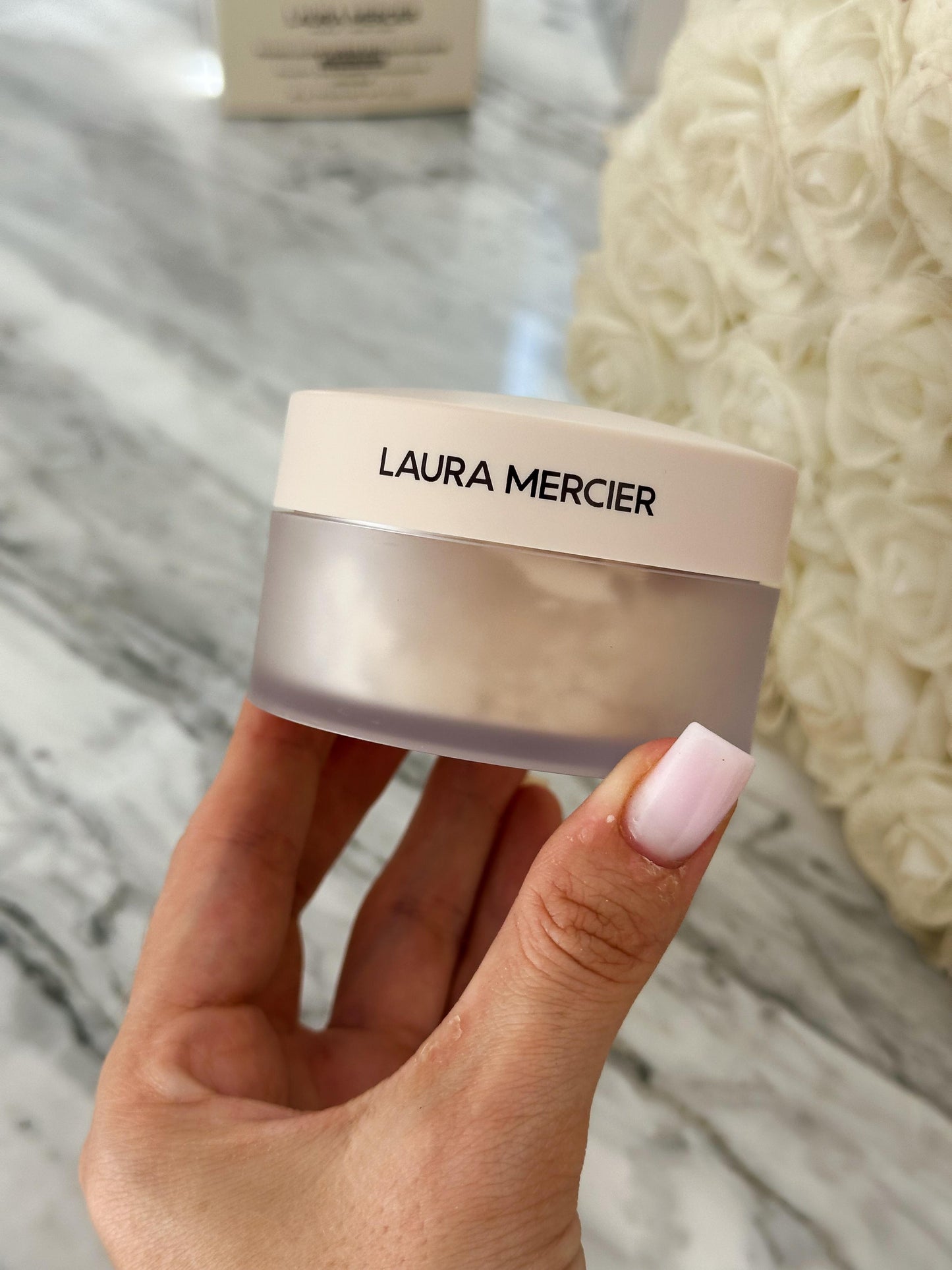 LAURA MERCIER
Translucent Loose Setting Powder
24H Shine Control - Matte Finish