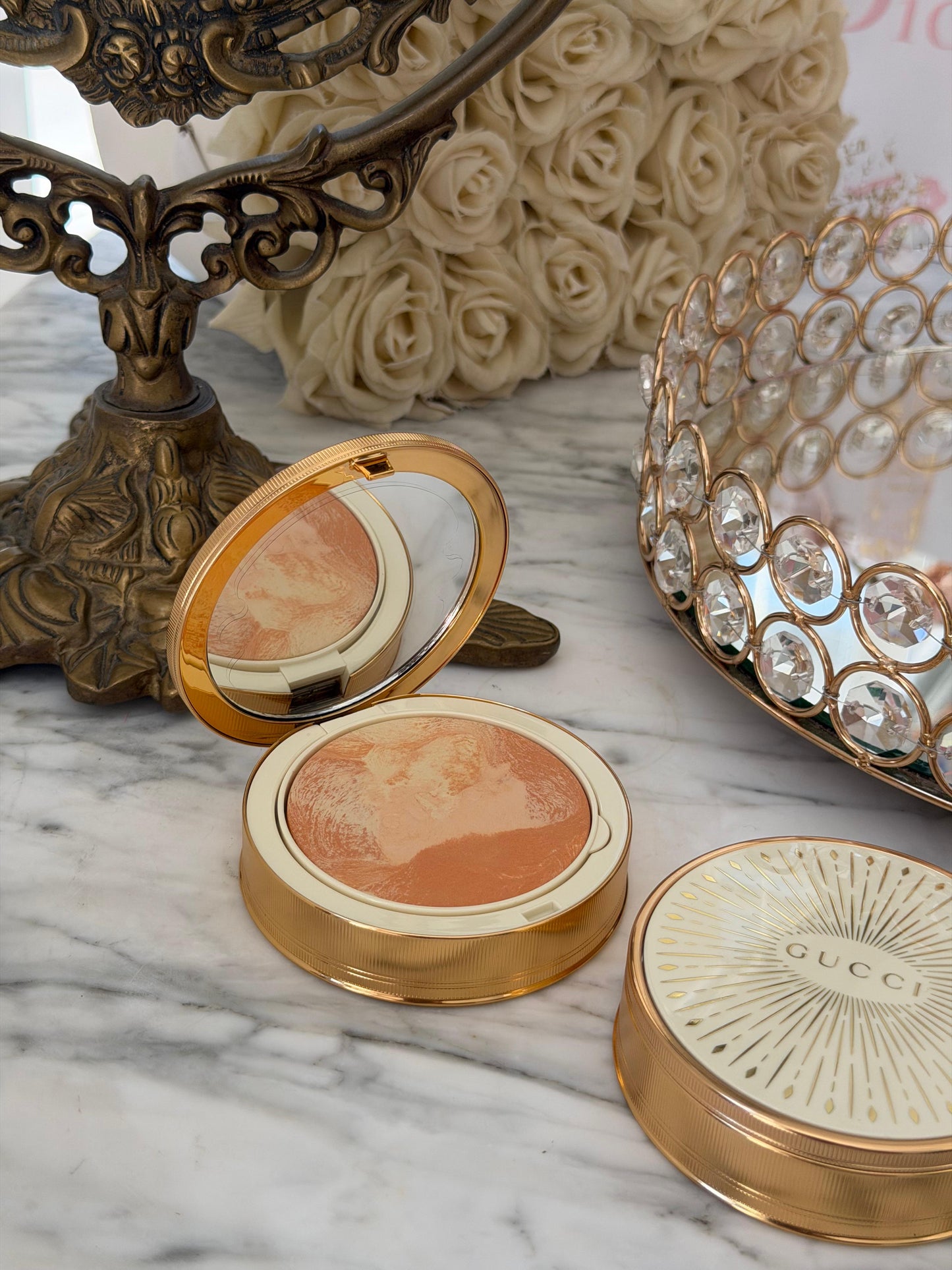 GUCCI Glow Color Finishing Setting Powder (03)
Natural Radiant Finish