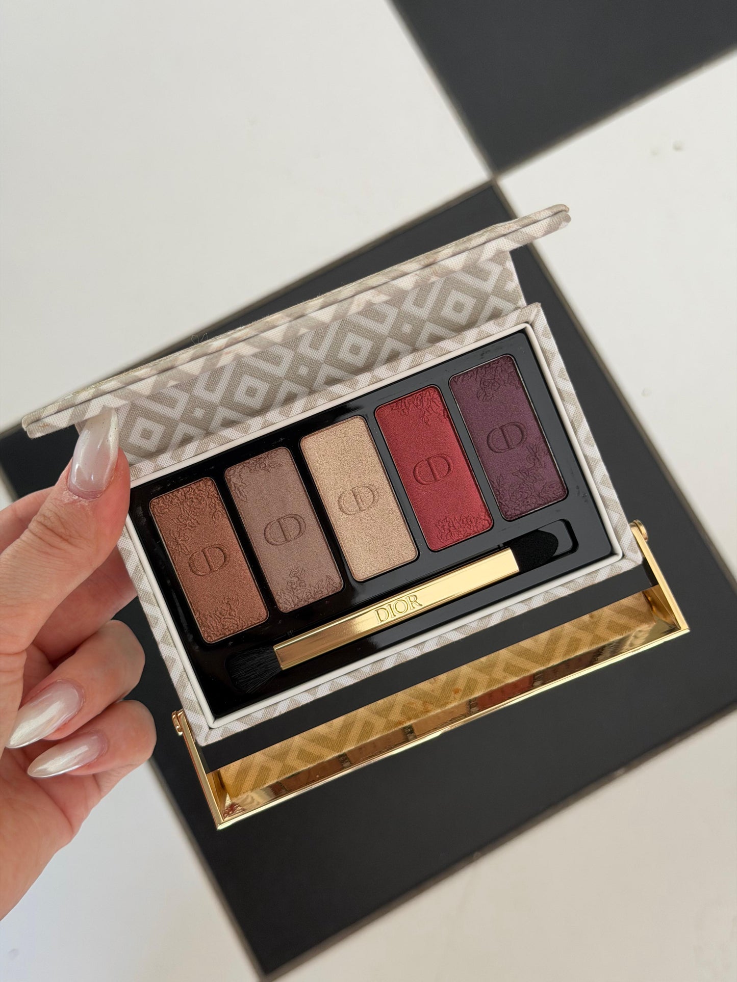 DIOR Palette Couture Iconic Eye Makeup
Limited Edition Eyeshadow