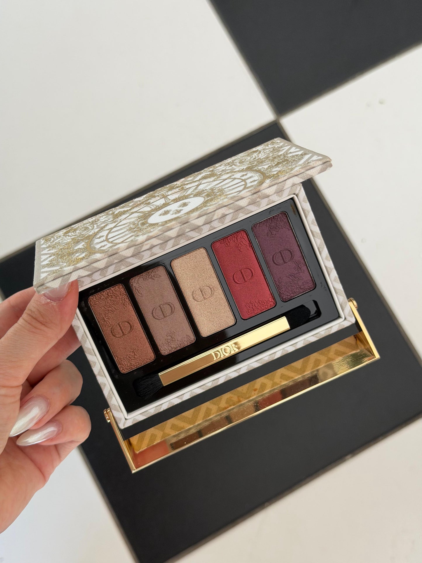 DIOR Palette Couture Iconic Eye Makeup
Limited Edition Eyeshadow
