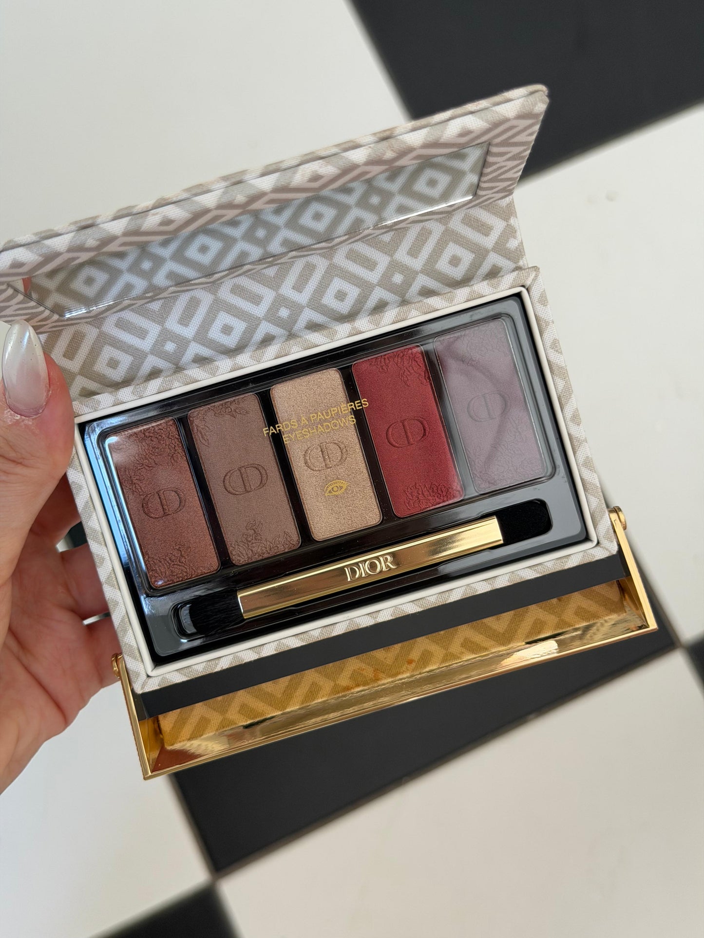 DIOR Palette Couture Iconic Eye Makeup
Limited Edition Eyeshadow
