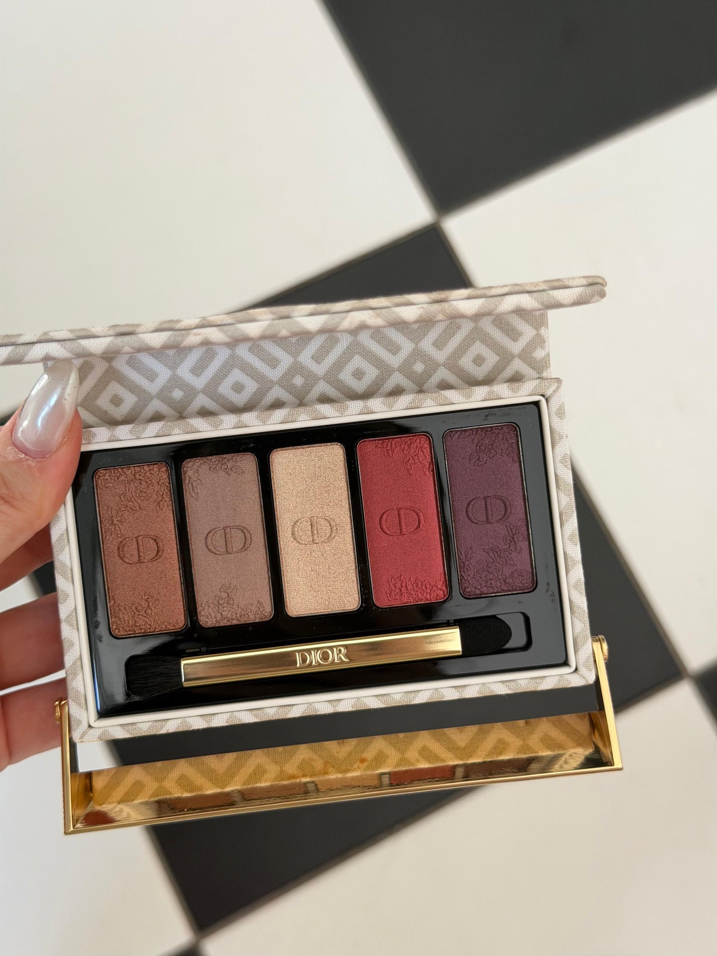 DIOR Palette Couture Iconic Eye Makeup
Limited Edition Eyeshadow