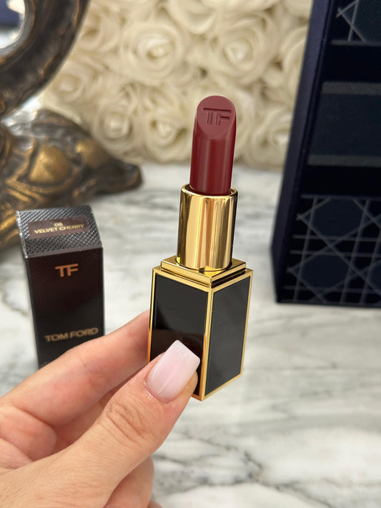 TOM FORD Lip Color Matte - Full Coverage, Velvet Lipstick (08 Cherry)