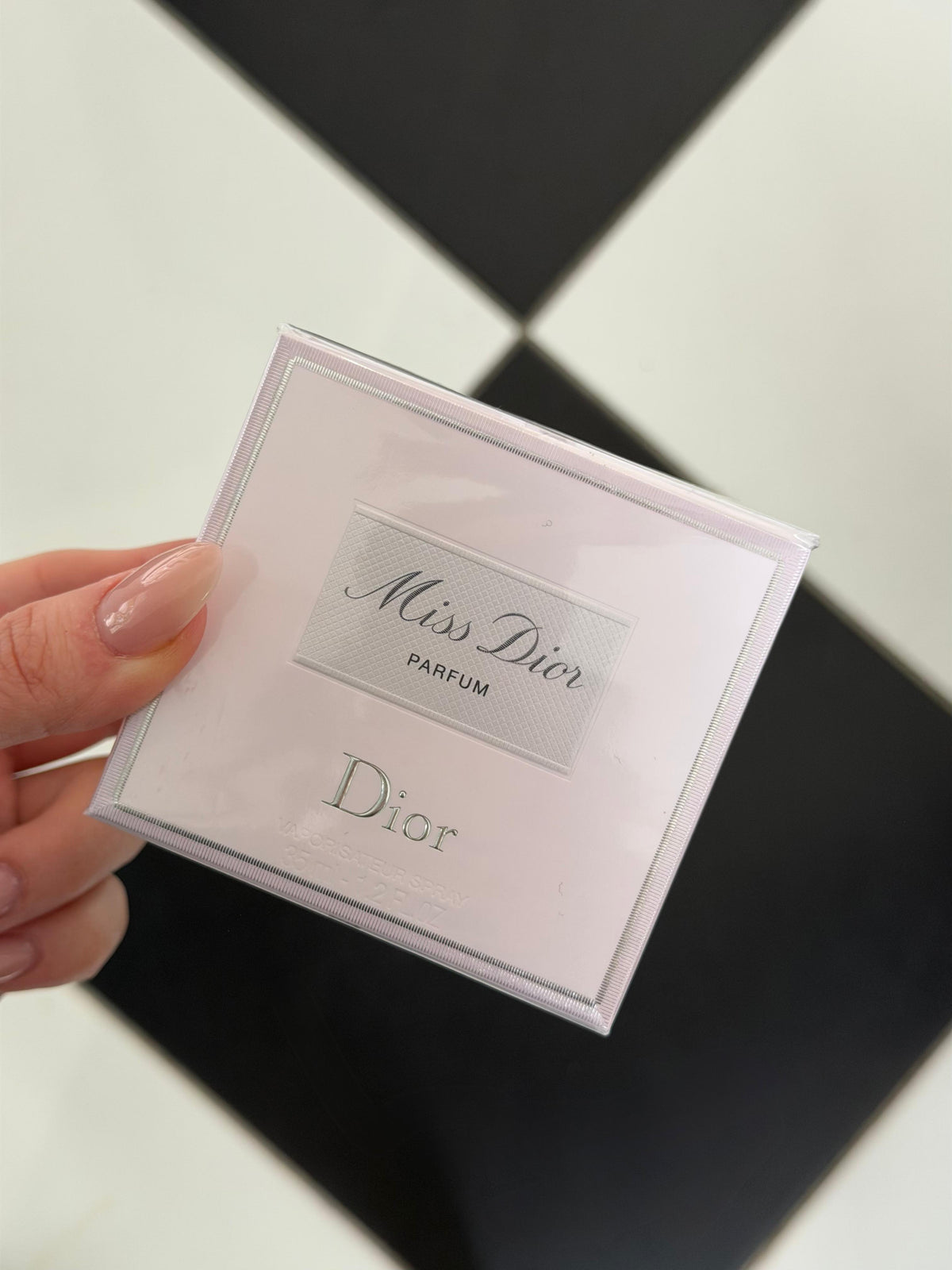 DIOR Miss Dior Parfum
Intense Floral, Fruity and Woody Notes