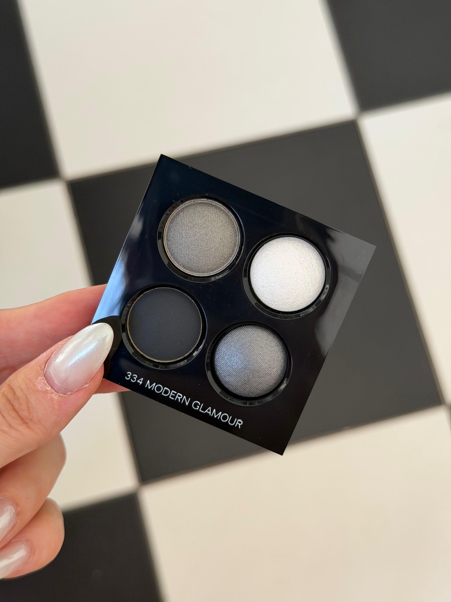 CHANEL Les 4 Ombres
Multi-Effect Quadra Eyeshadow (334)