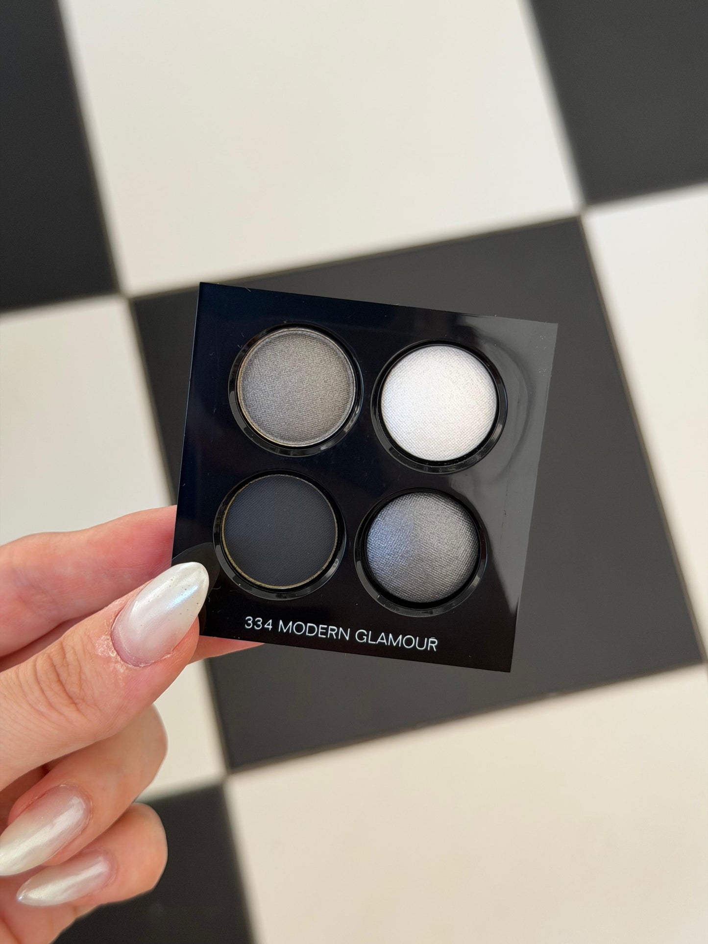 CHANEL Les 4 Ombres
Multi-Effect Quadra Eyeshadow (334)