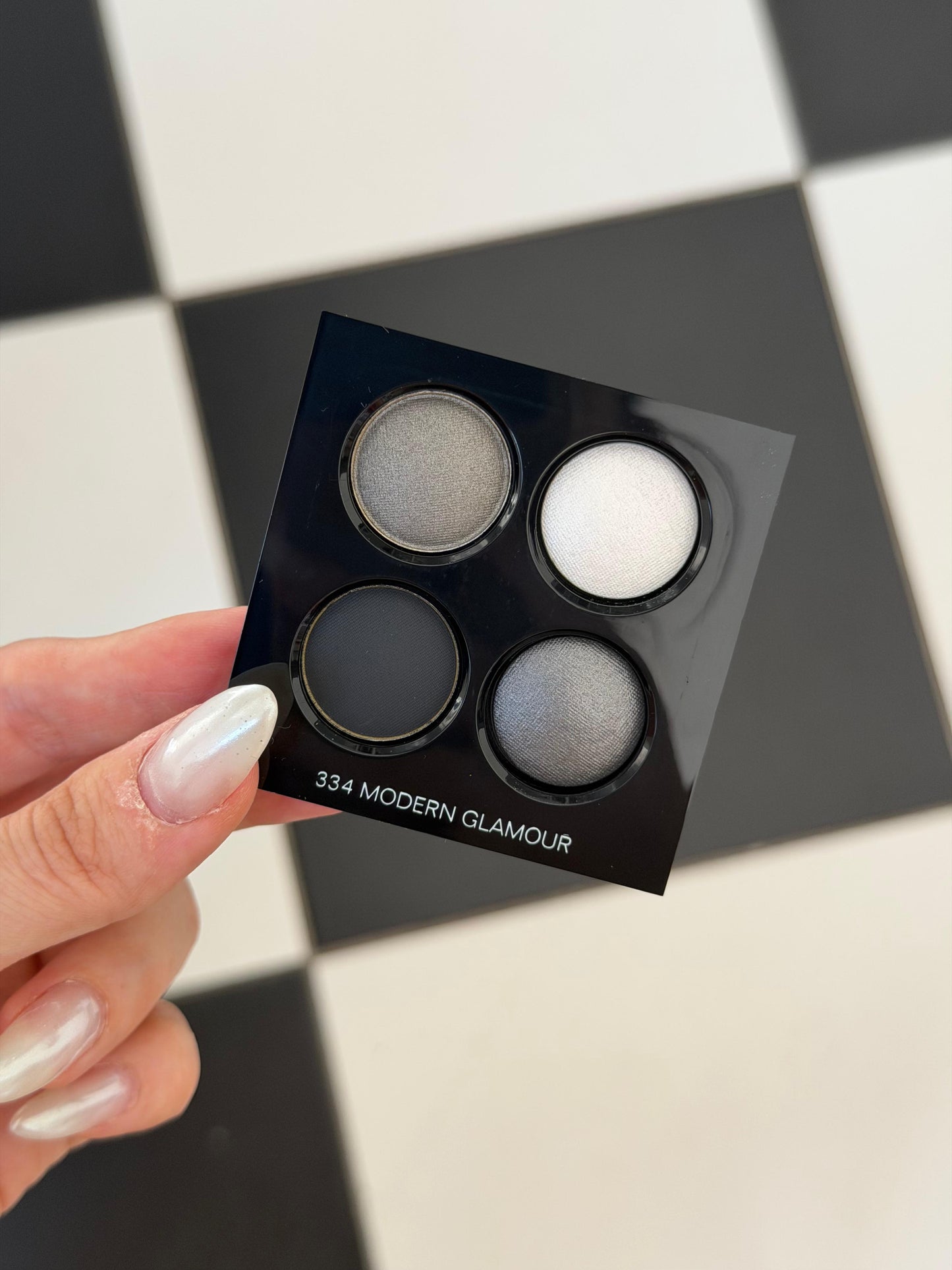 CHANEL Les 4 Ombres
Multi-Effect Quadra Eyeshadow (334)