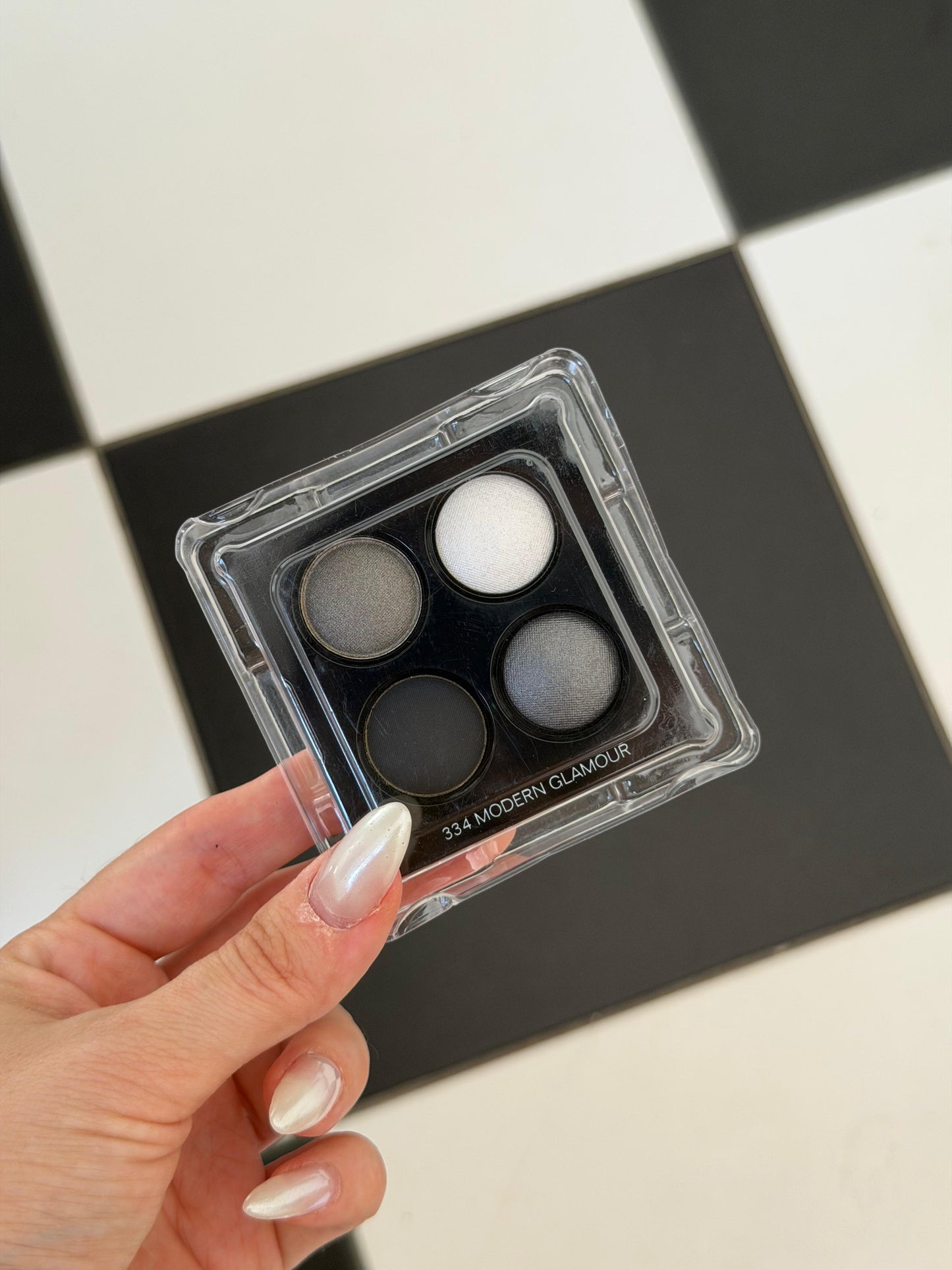 CHANEL Les 4 Ombres
Multi-Effect Quadra Eyeshadow (334)