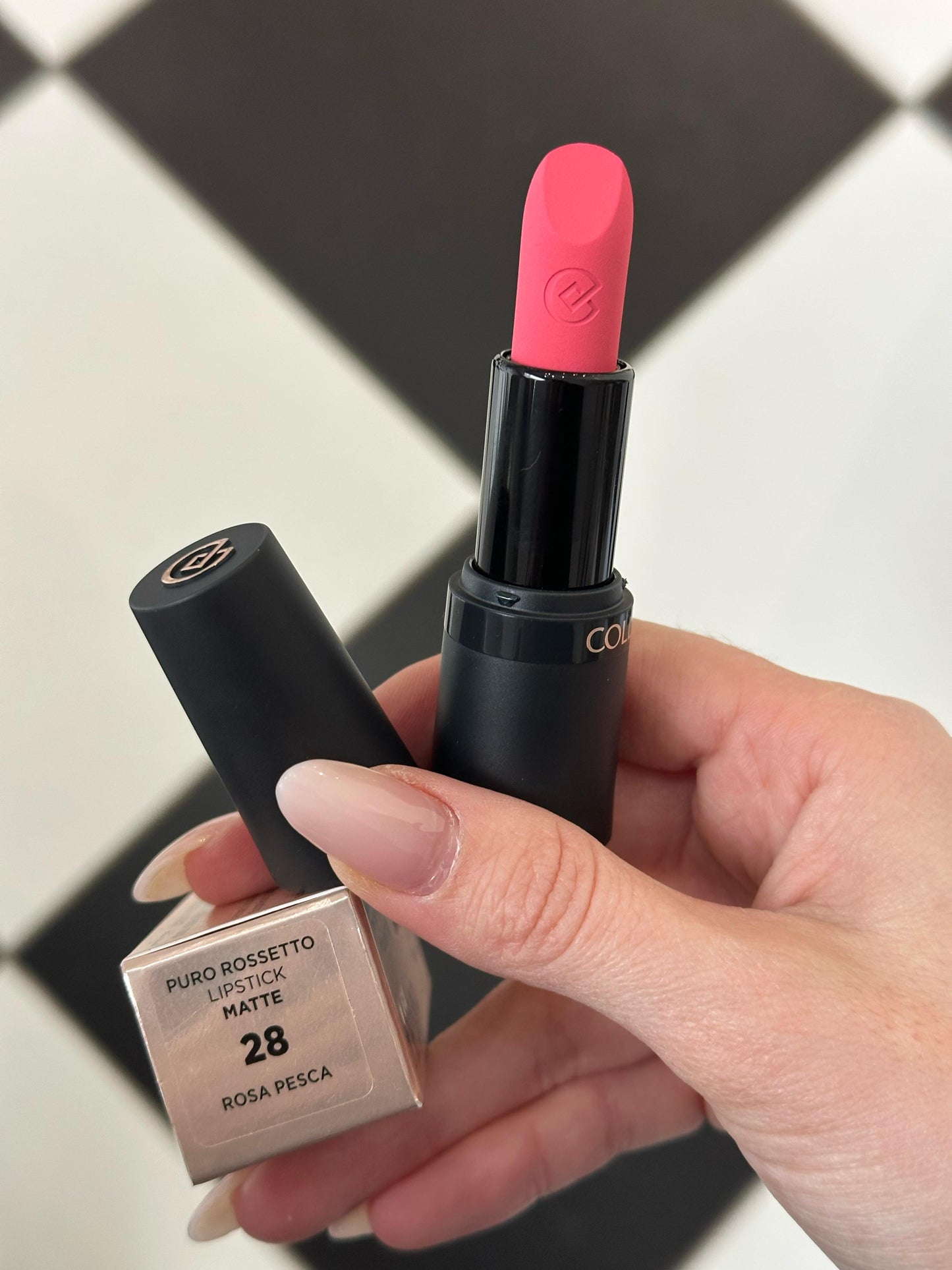 COLLISTAR
Puro Matte Lipstick
Hydrated Lips With a Long-Lasting Matte Finish